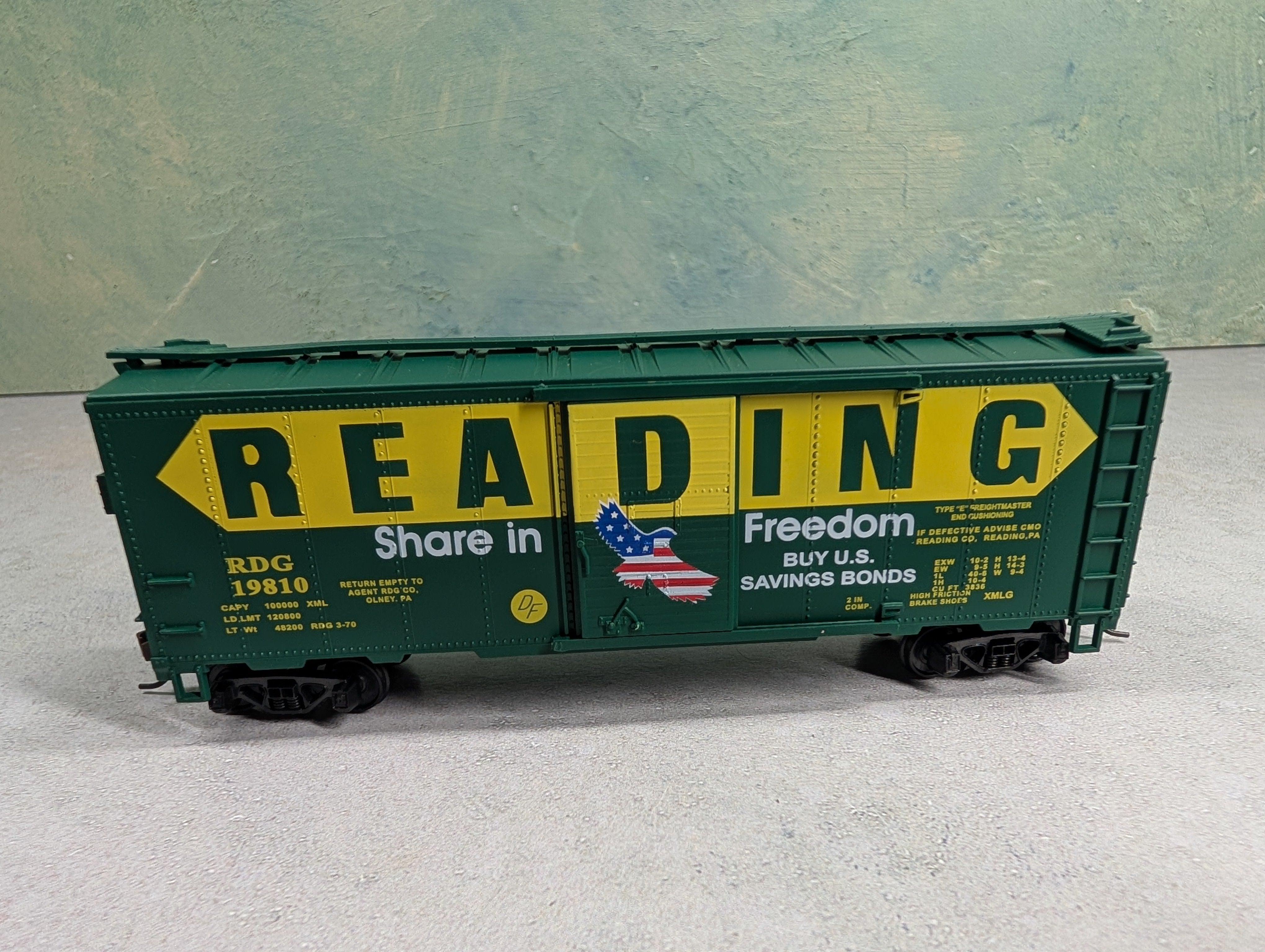 USED Mantua 734186 HO Scale Classics 40' Box Car Reading RDG #19810 Knuckle Couplers
