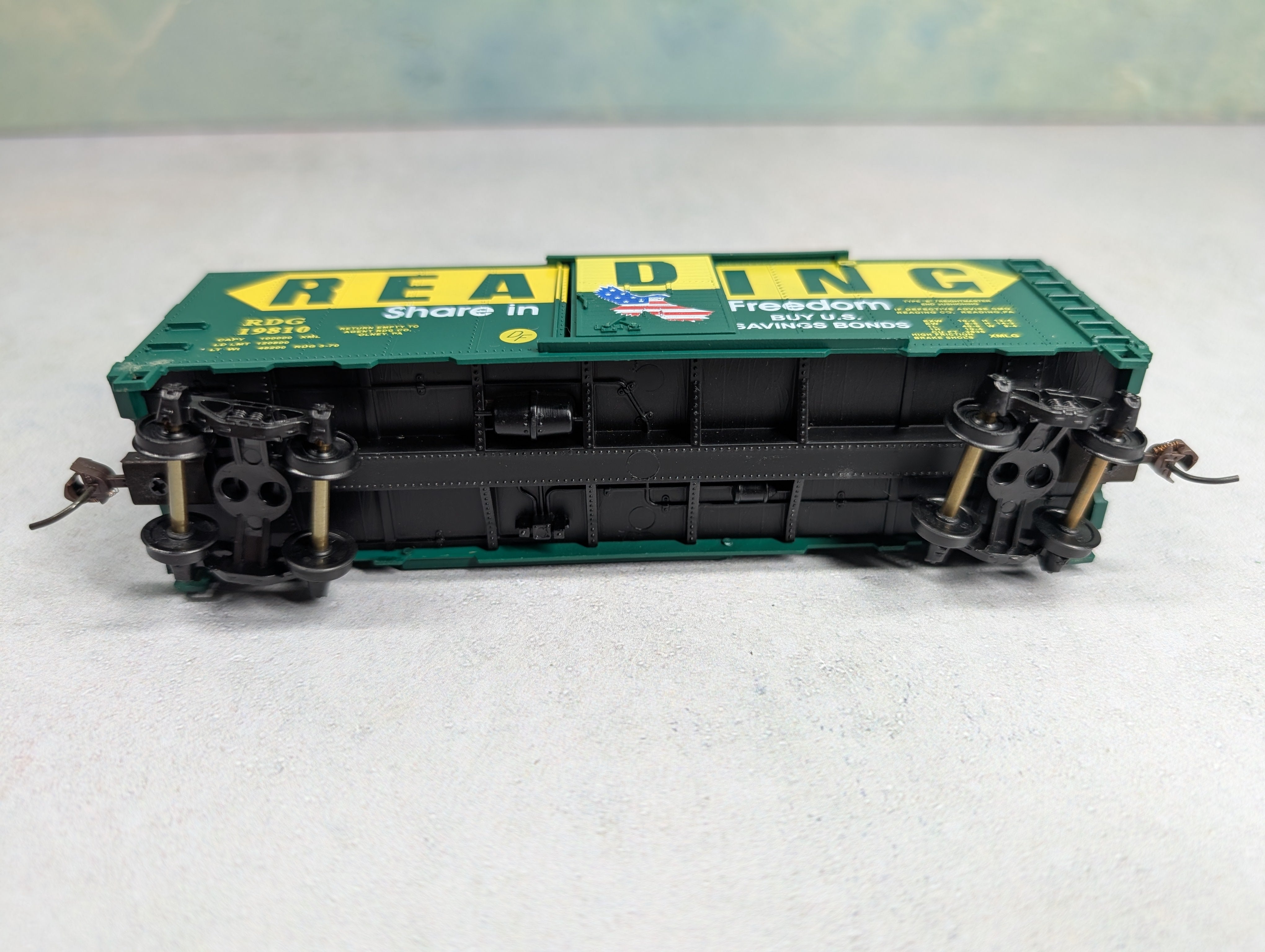 USED Mantua 734186 HO Scale Classics 40' Box Car Reading RDG #19810 Knuckle Couplers