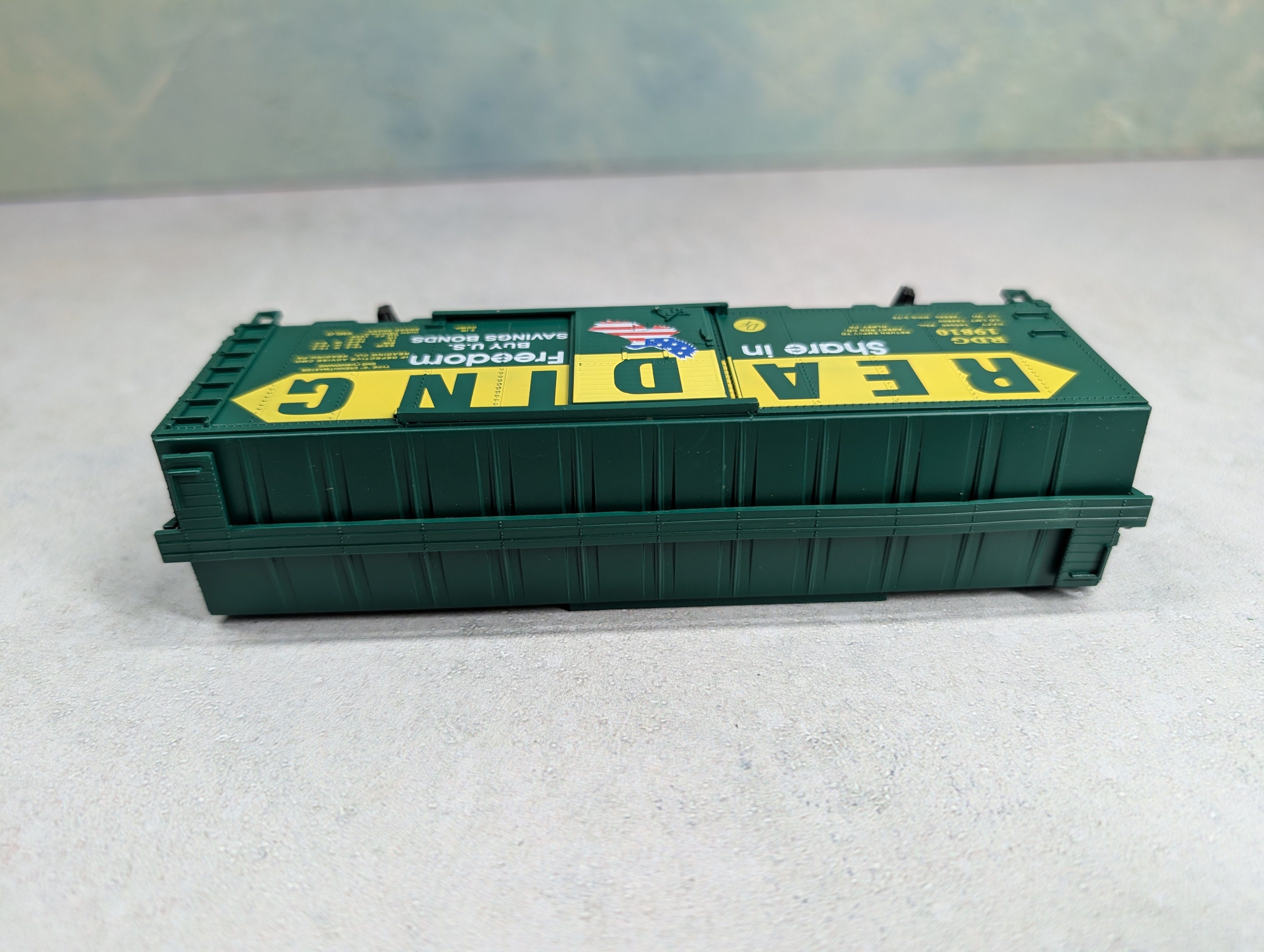USED Mantua 734186 HO Scale Classics 40' Box Car Reading RDG #19810 Knuckle Couplers