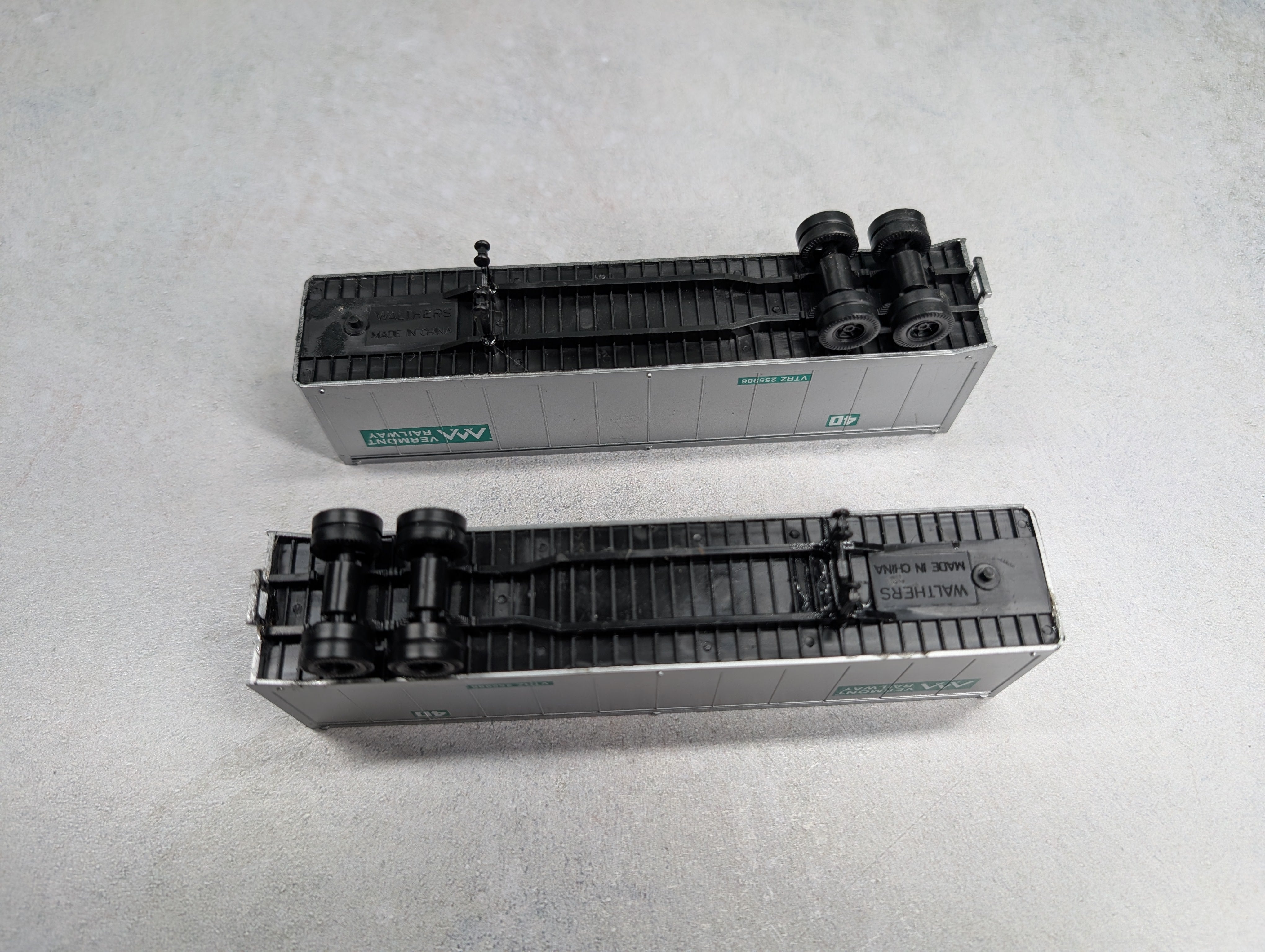 USED Walthers HO Scale 40' Trailer Vermont Railway VTRZ #255986 (2 pcs)
