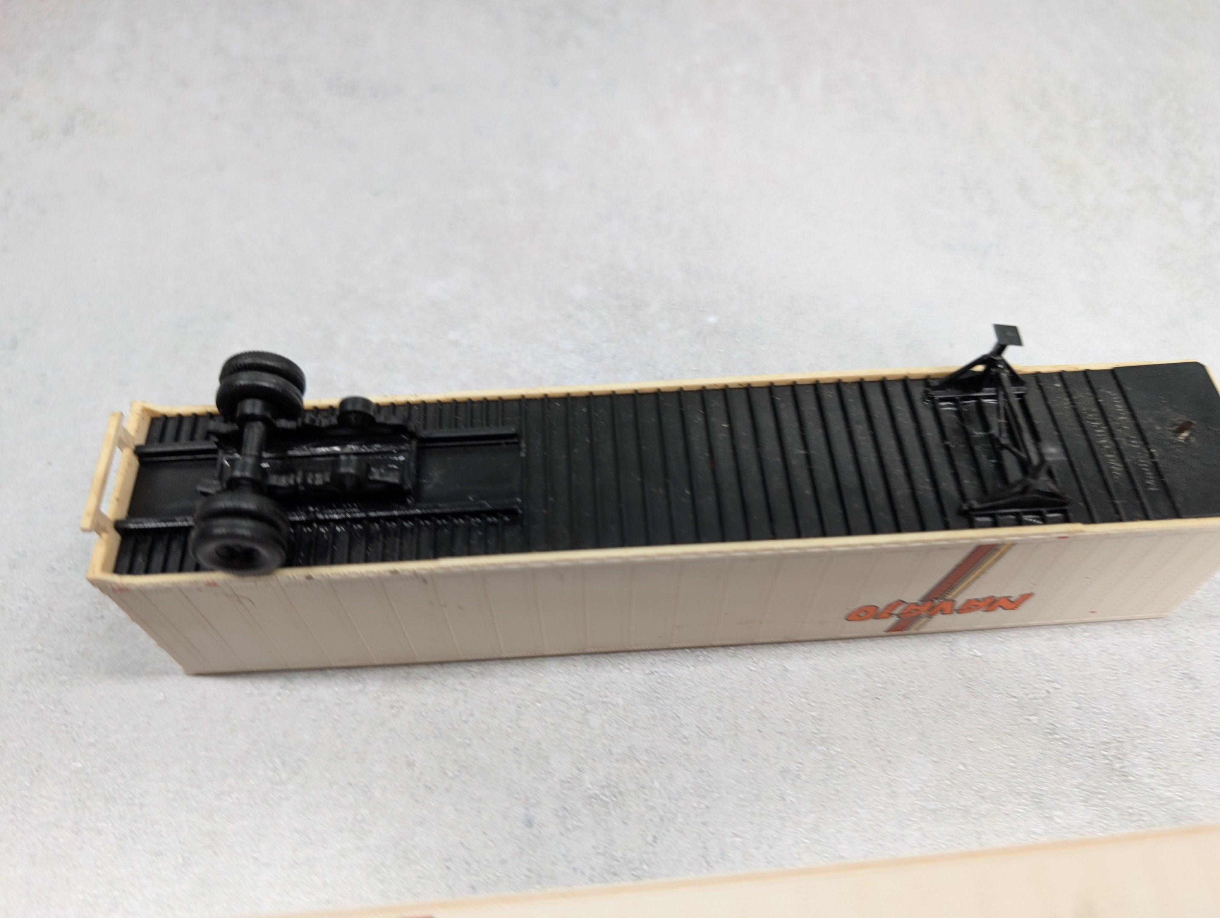 USED Walthers HO Scale 47' Trailers Navajo (2 pcs)