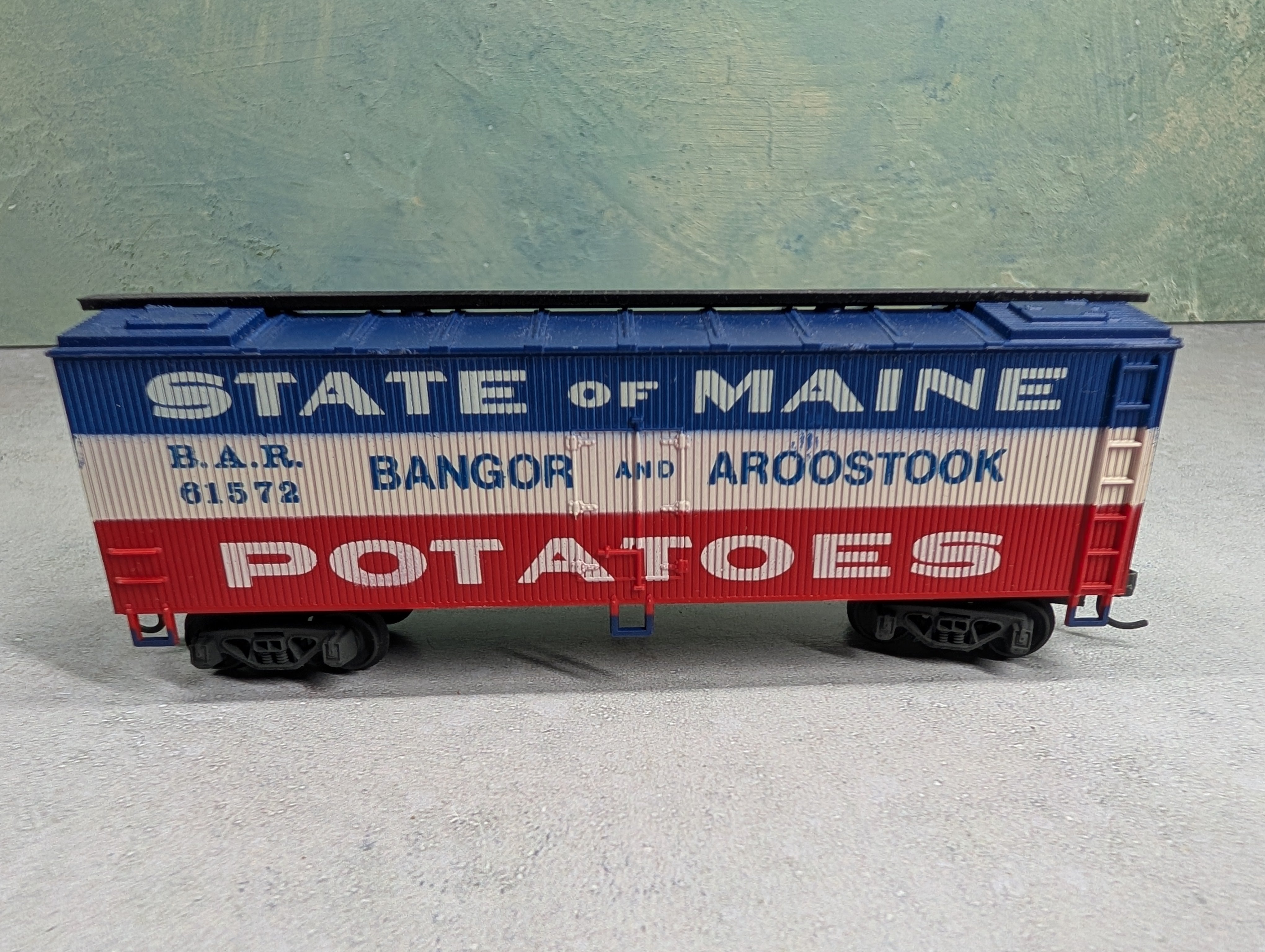 USED HO Scale 40' Wooden Box Car Bangor & Aroostook BAR #61572