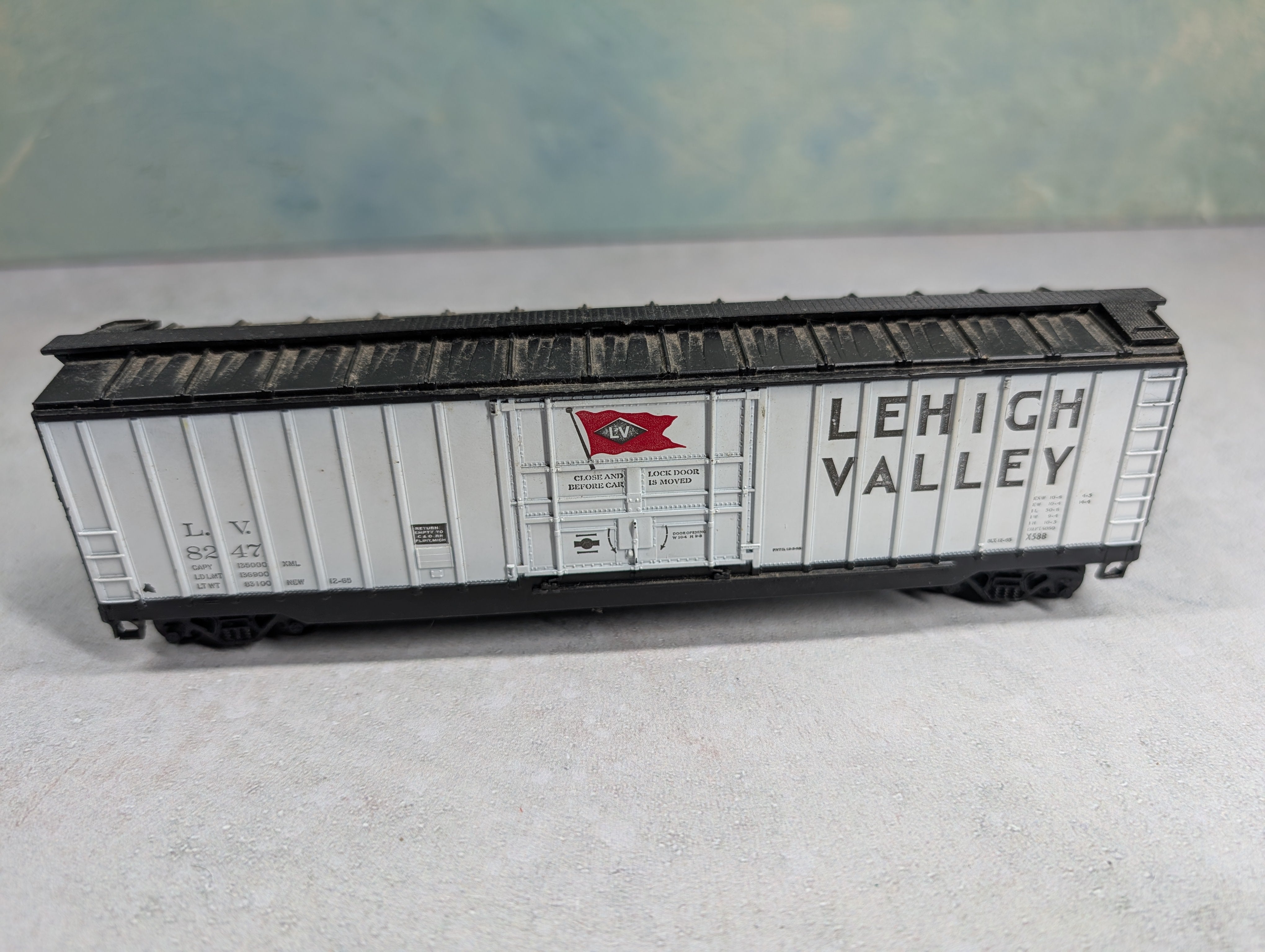 USED Athearn HO Scale 50' Box Car Lehigh Valley LV #8247