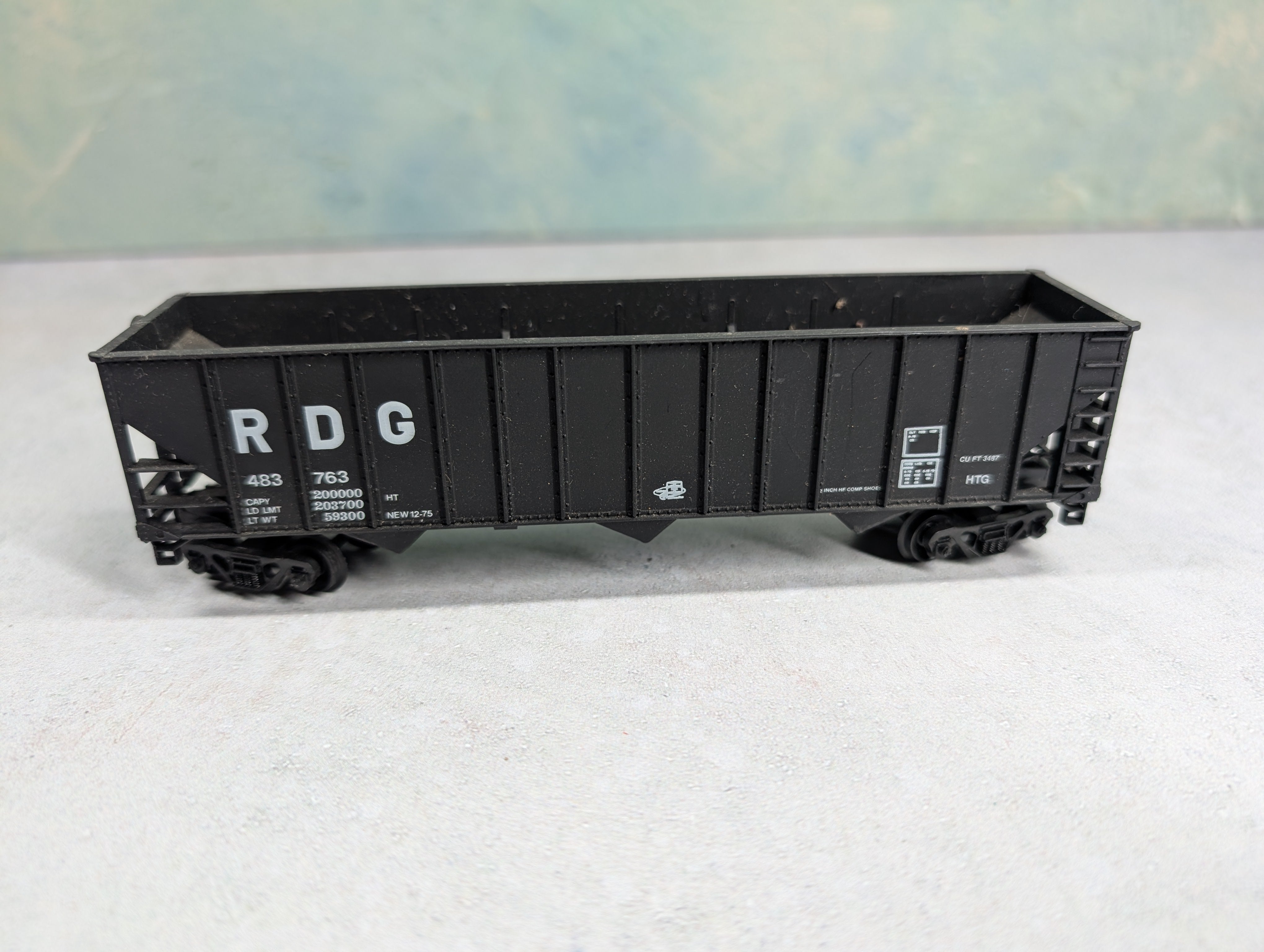 USED HO Scale 3 Bay Open Hopper Reading RDG #483763