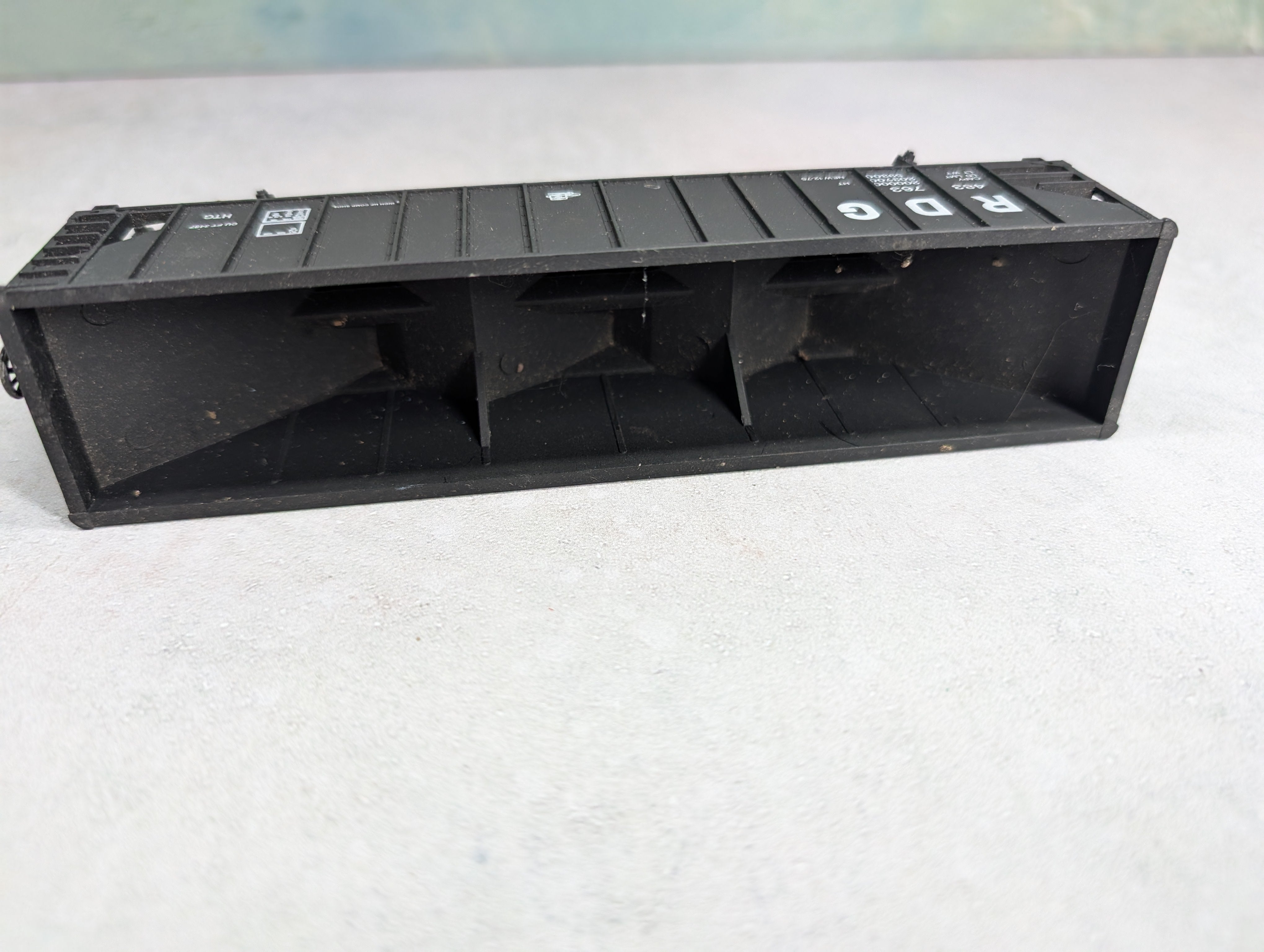 USED HO Scale 3 Bay Open Hopper Reading RDG #483763