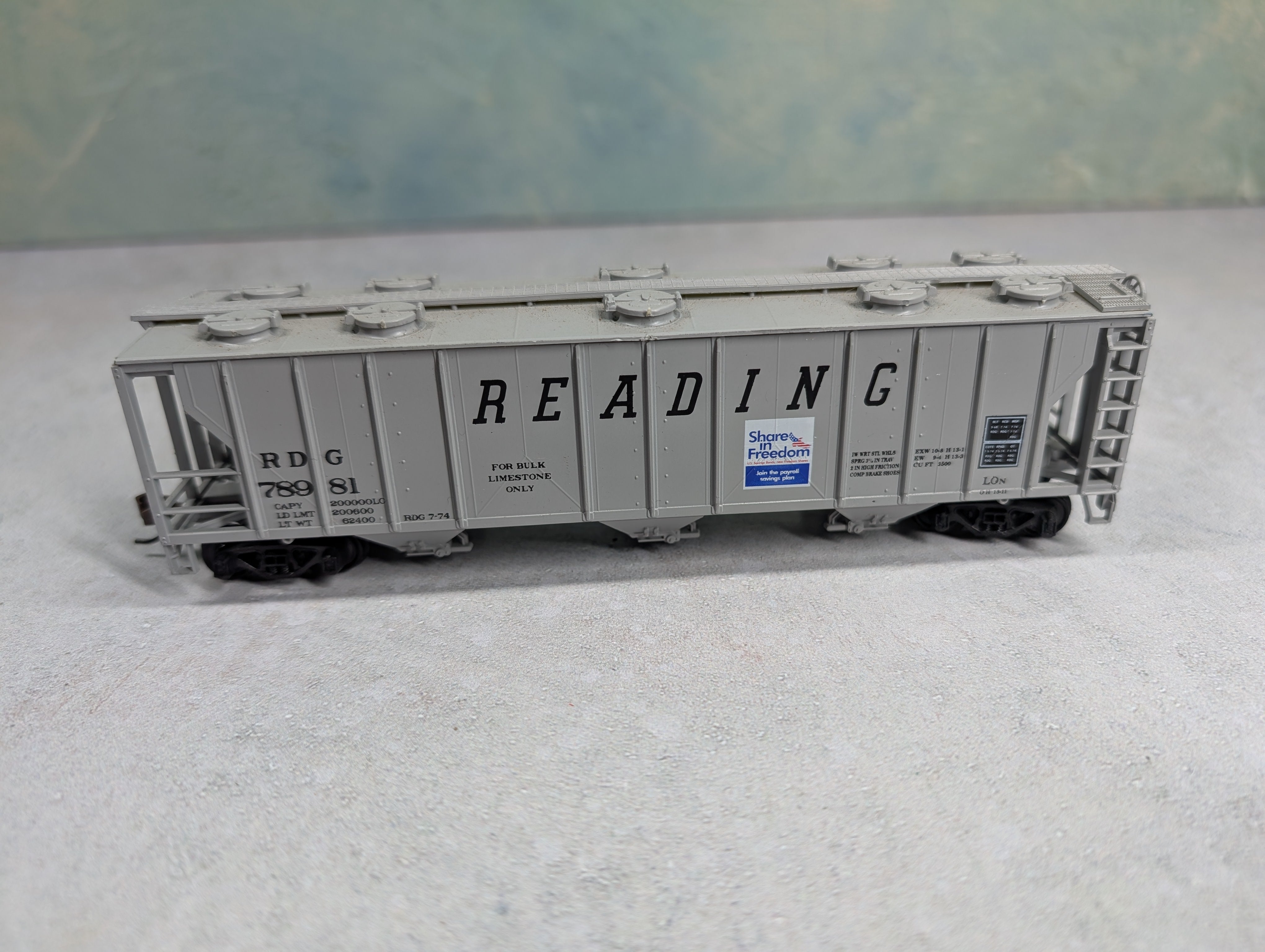 USED HO Scale 3 Bay Covered Hopper Reading RDG #78981