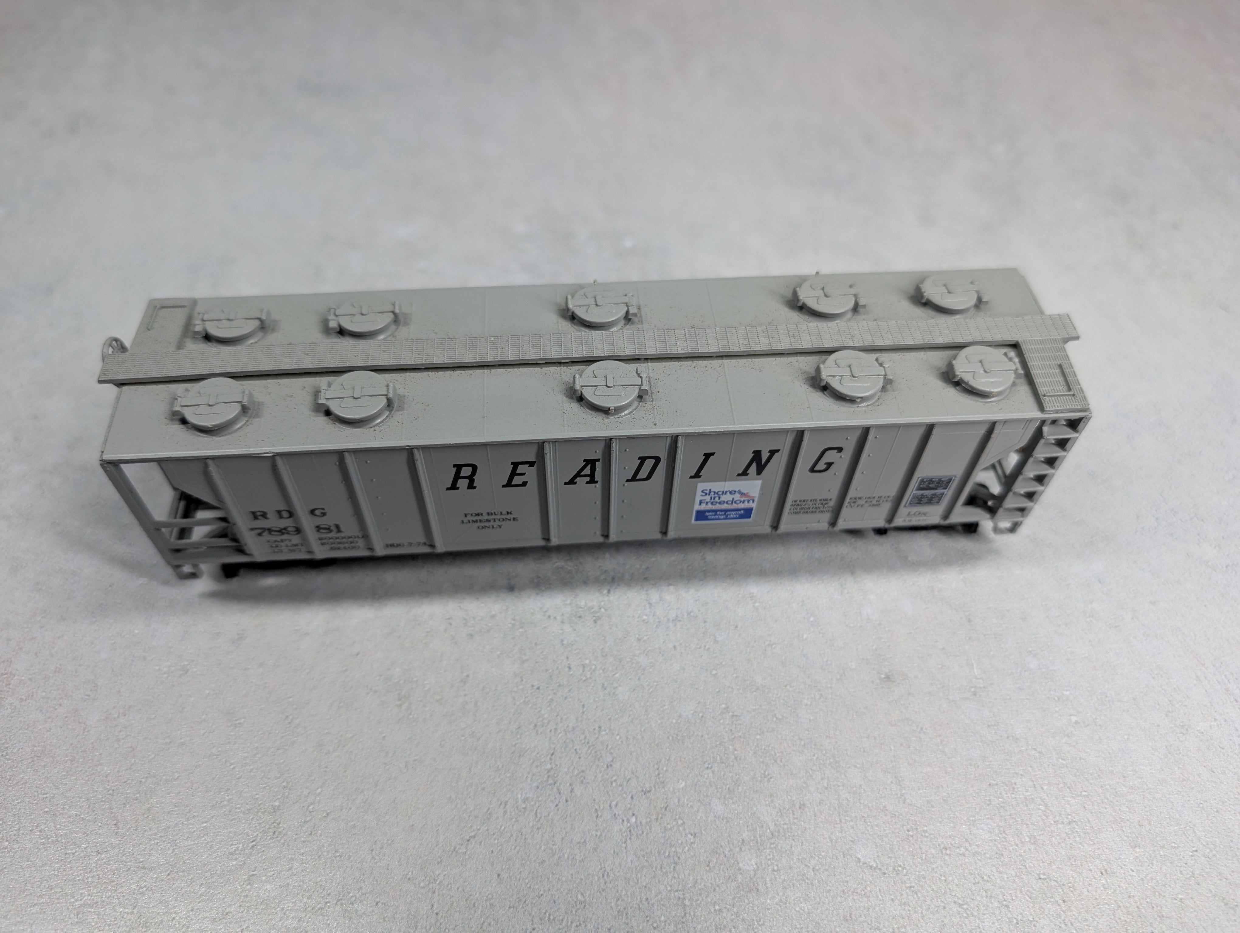 USED HO Scale 3 Bay Covered Hopper Reading RDG #78981