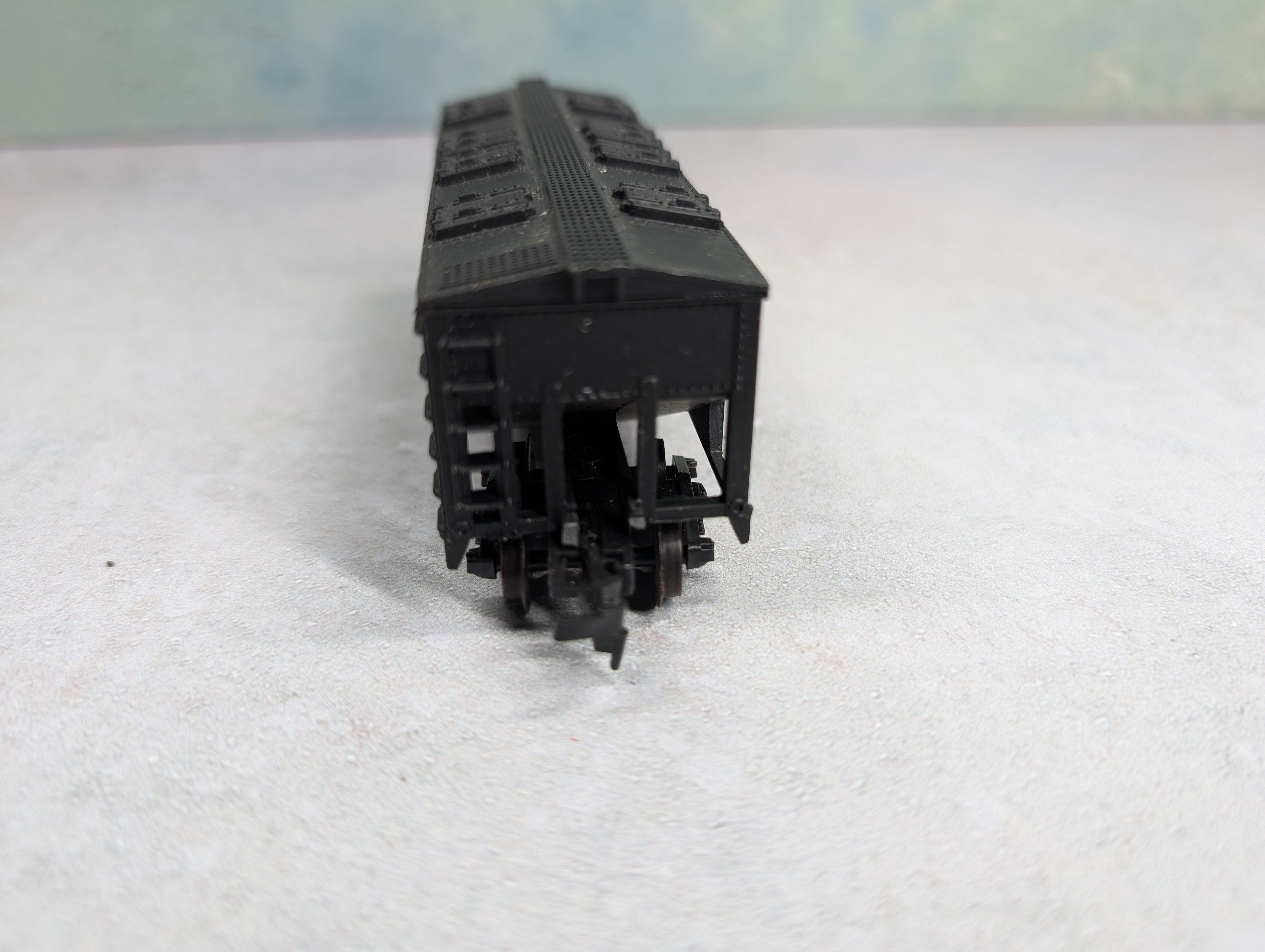 USED HO Scale 2 Bay Covered Hopper Erie #21100