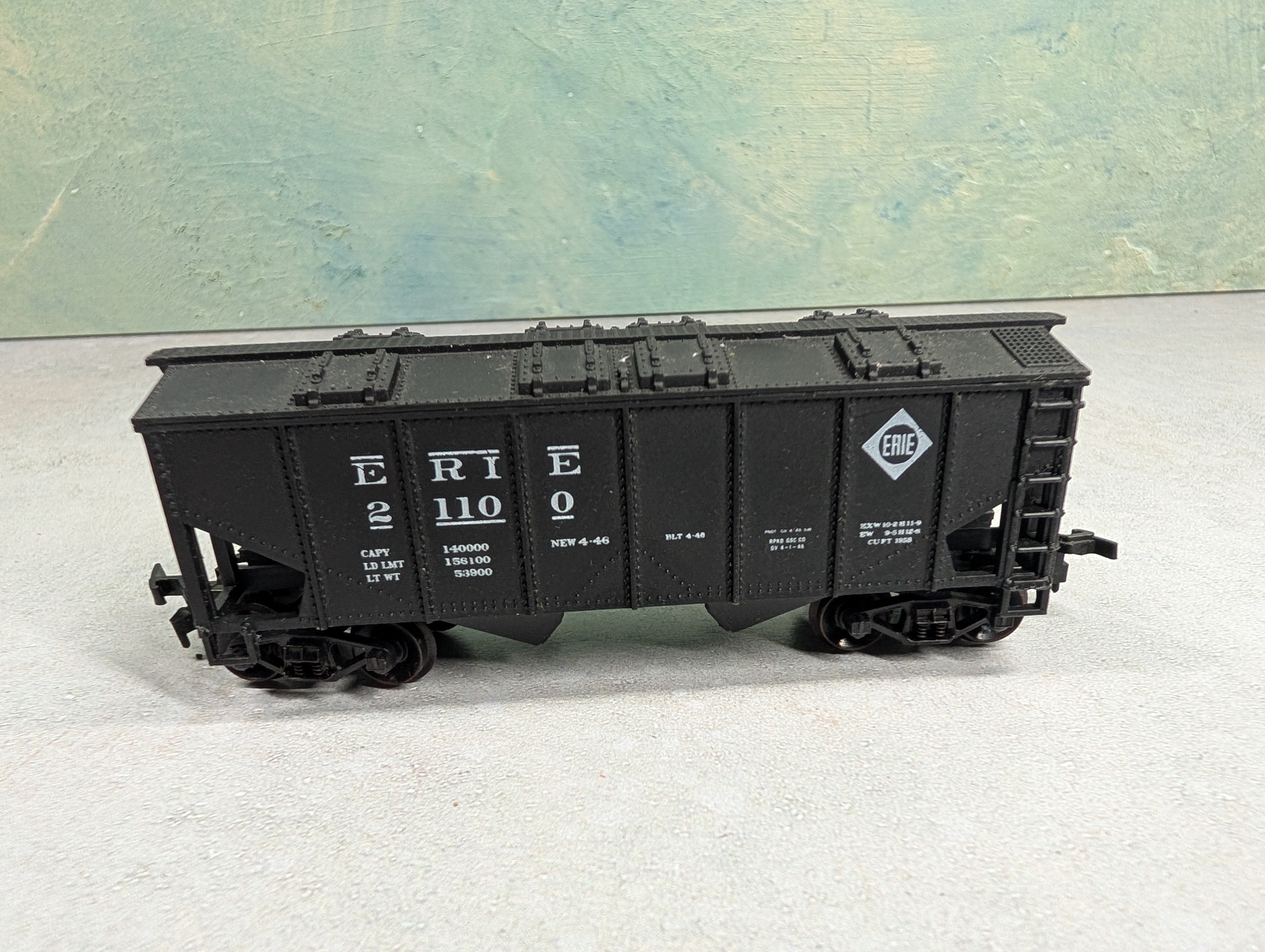 USED HO Scale 2 Bay Covered Hopper Erie #21100