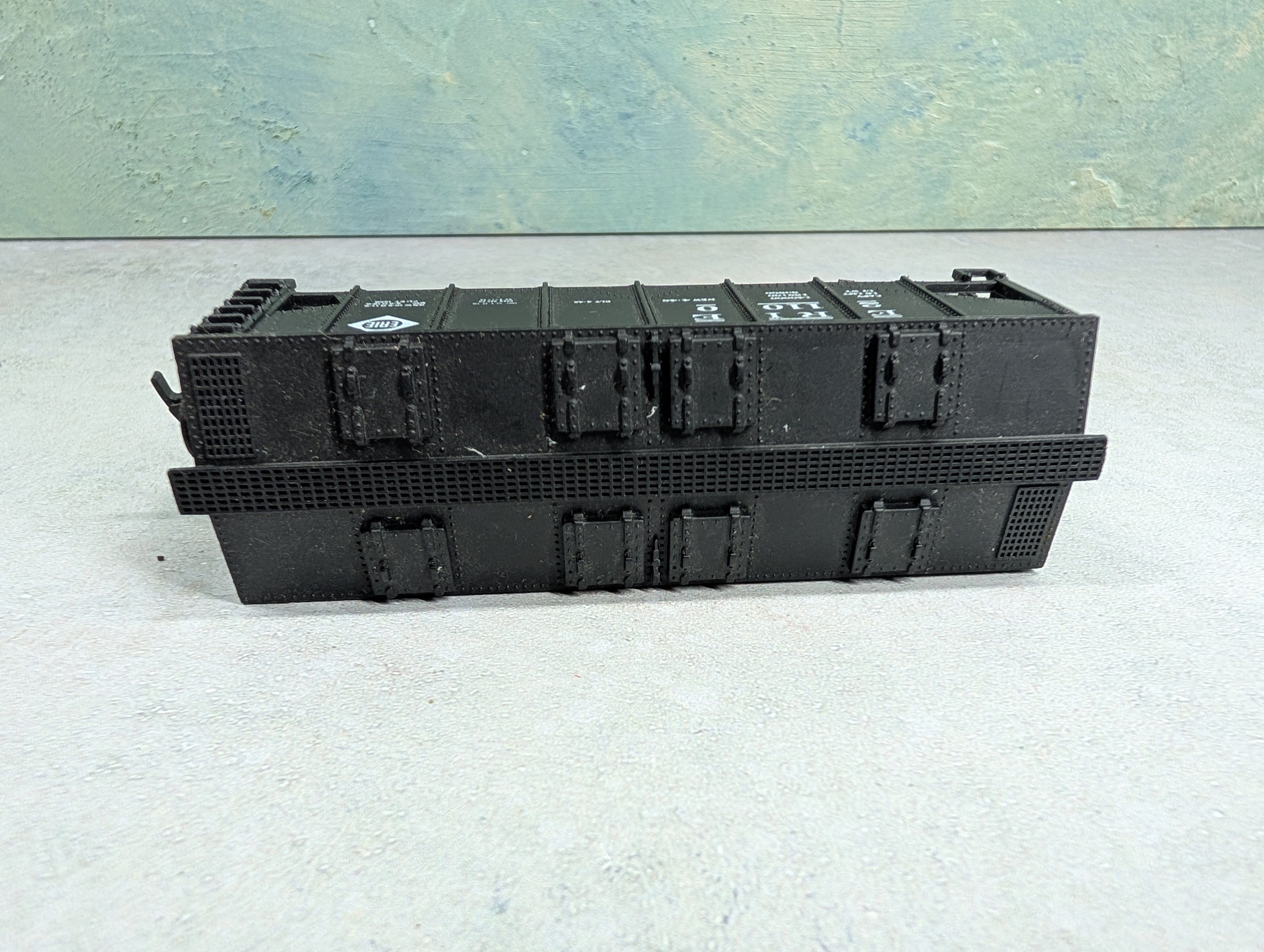 USED HO Scale 2 Bay Covered Hopper Erie #21100