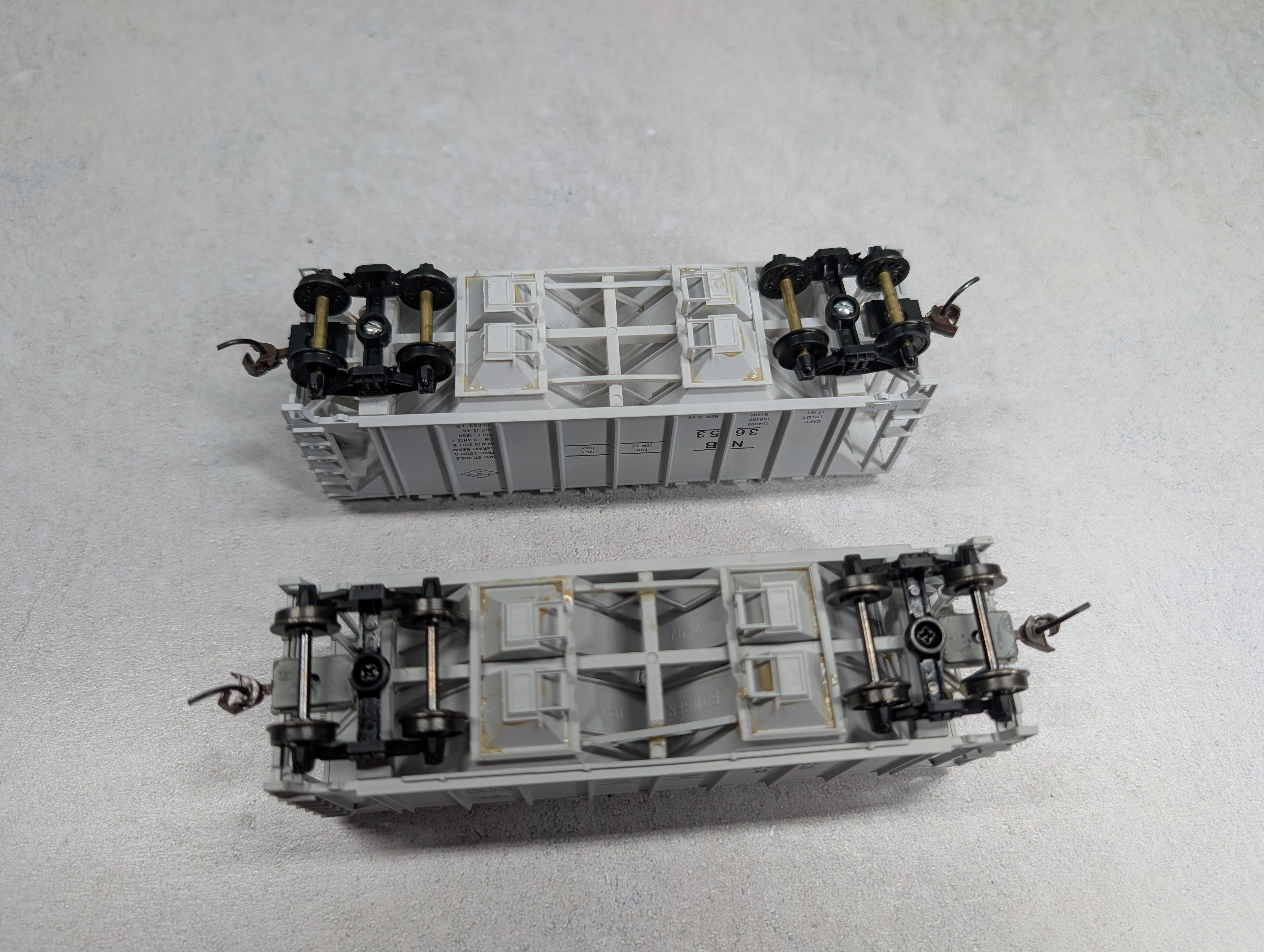 USED Bowser HO Scale Covered Hoppers Northampton and Bath NB #3666, 3653 (2 pcs)