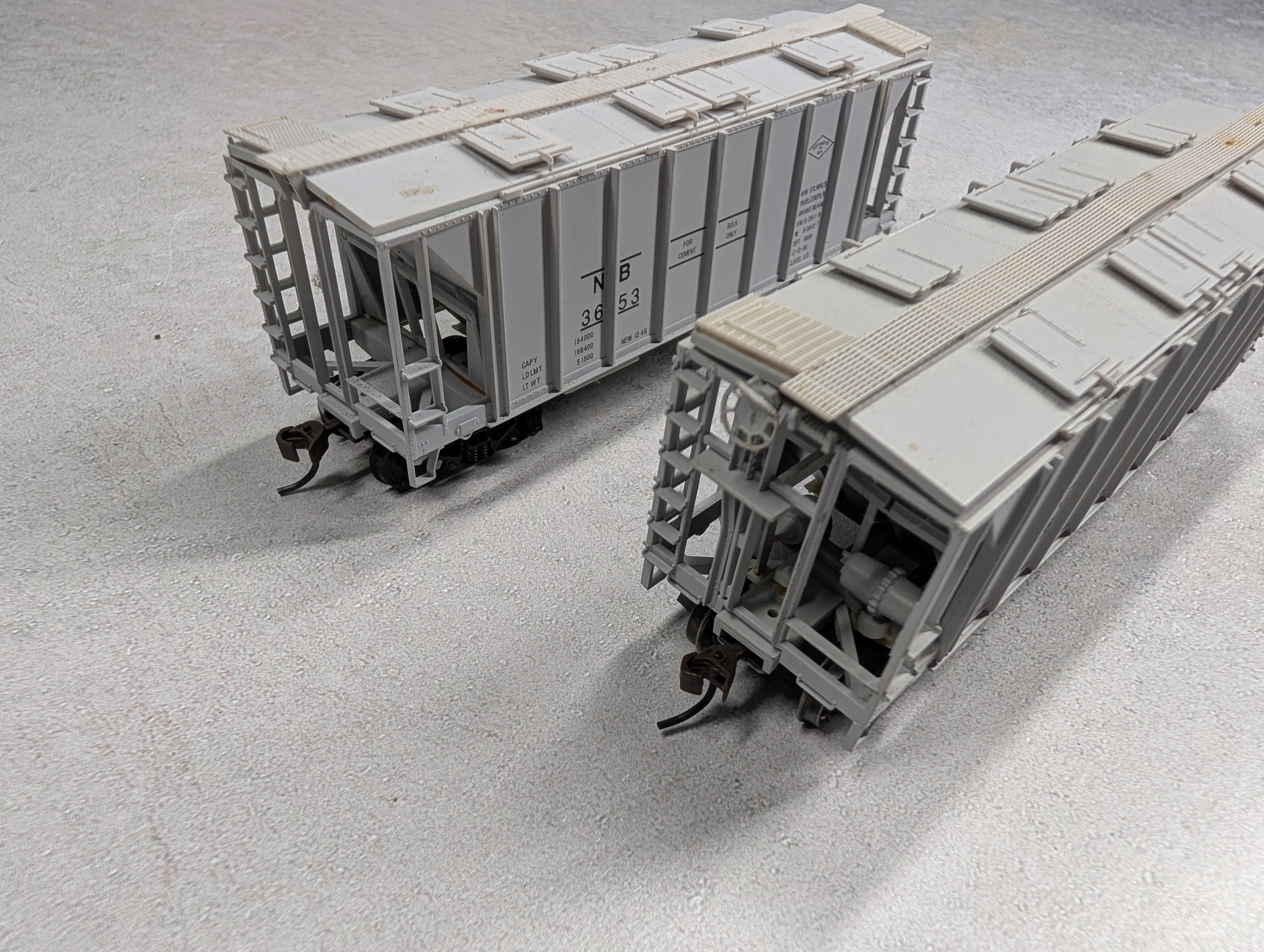 USED Bowser HO Scale Covered Hoppers Northampton and Bath NB #3666, 3653 (2 pcs)