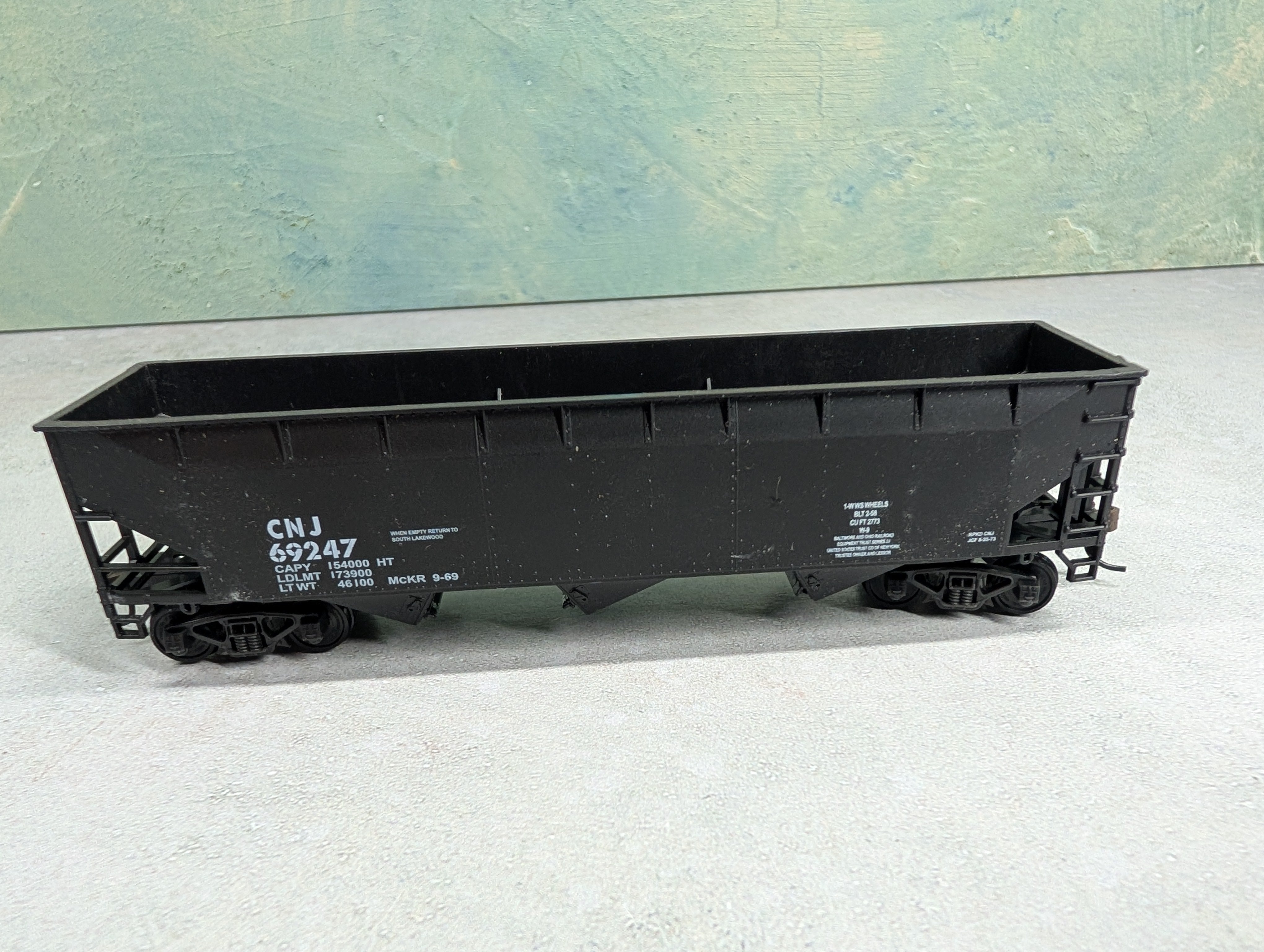 USED HO Scale 3 Bay Open Hopper Central Railroad of New Jersey CNJ #69247