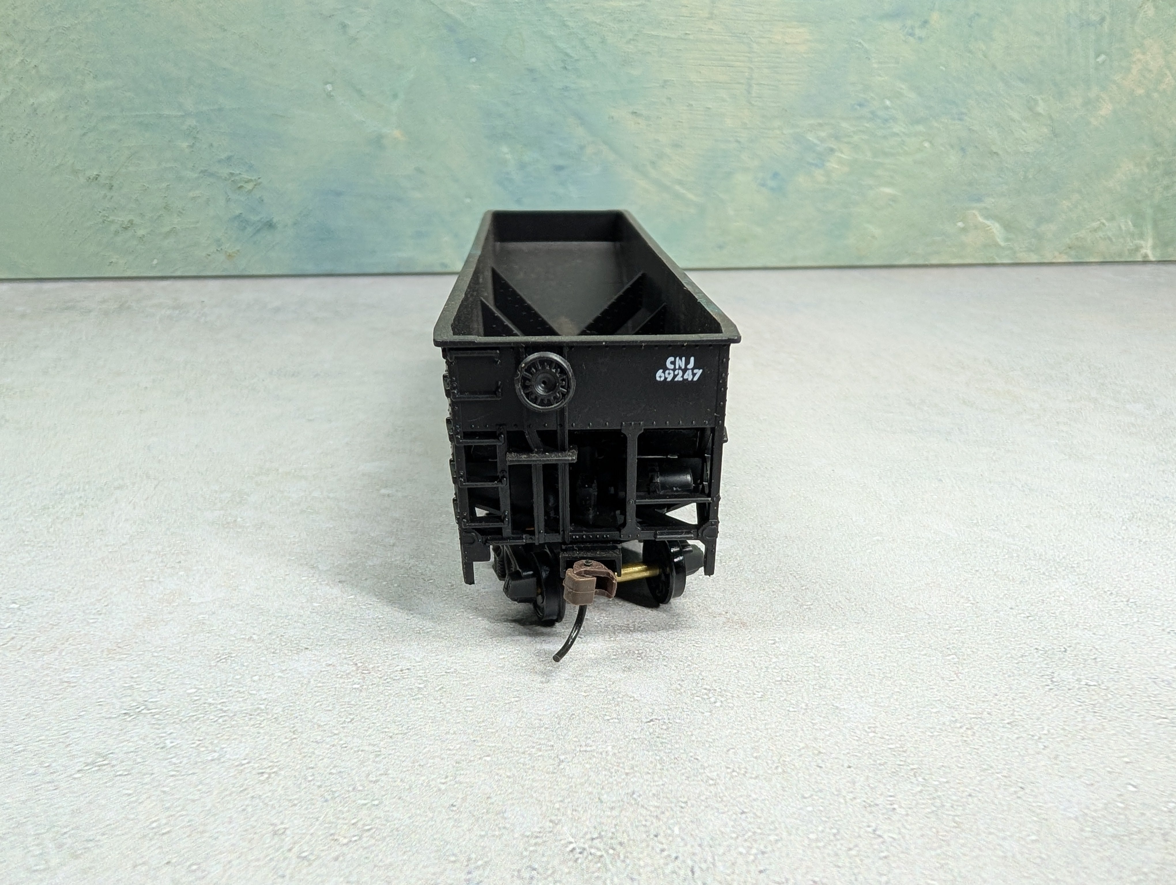 USED HO Scale 3 Bay Open Hopper Central Railroad of New Jersey CNJ #69247