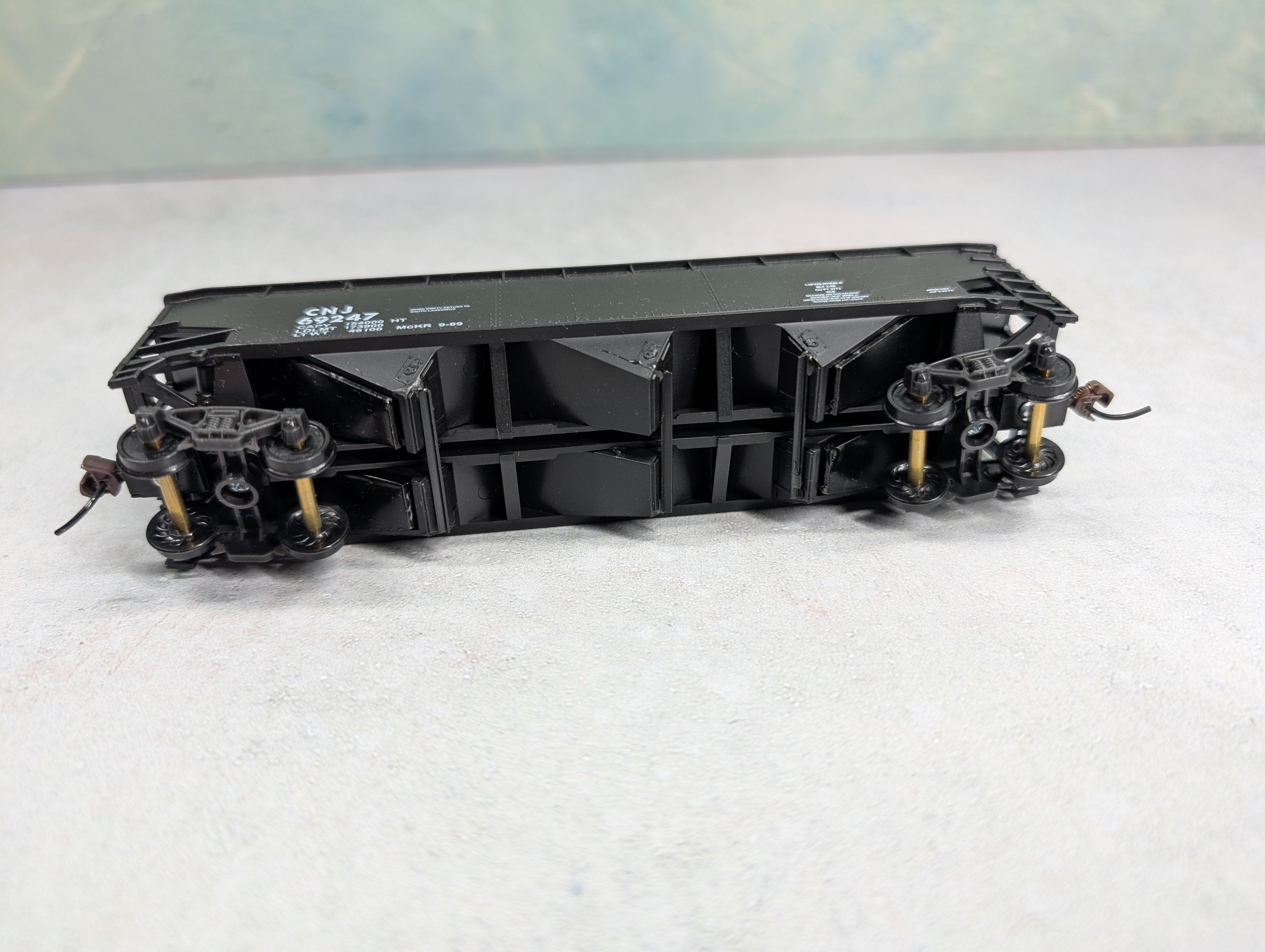 USED HO Scale 3 Bay Open Hopper Central Railroad of New Jersey CNJ #69247