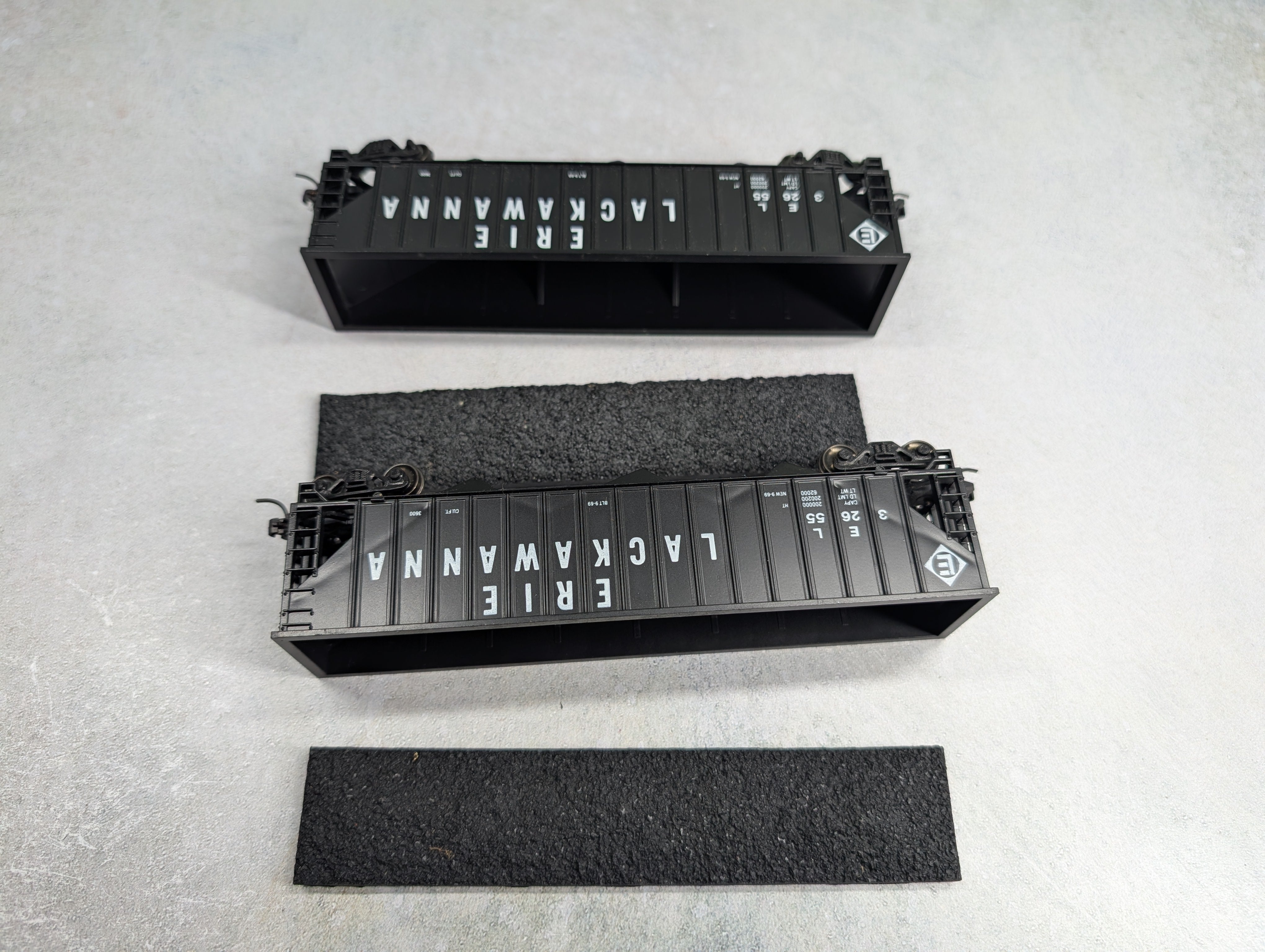 USED HO Scale 3 Bay Open Hoppers Erie Lackawanna EL #32655 w/ Coal Load (2 pcs)