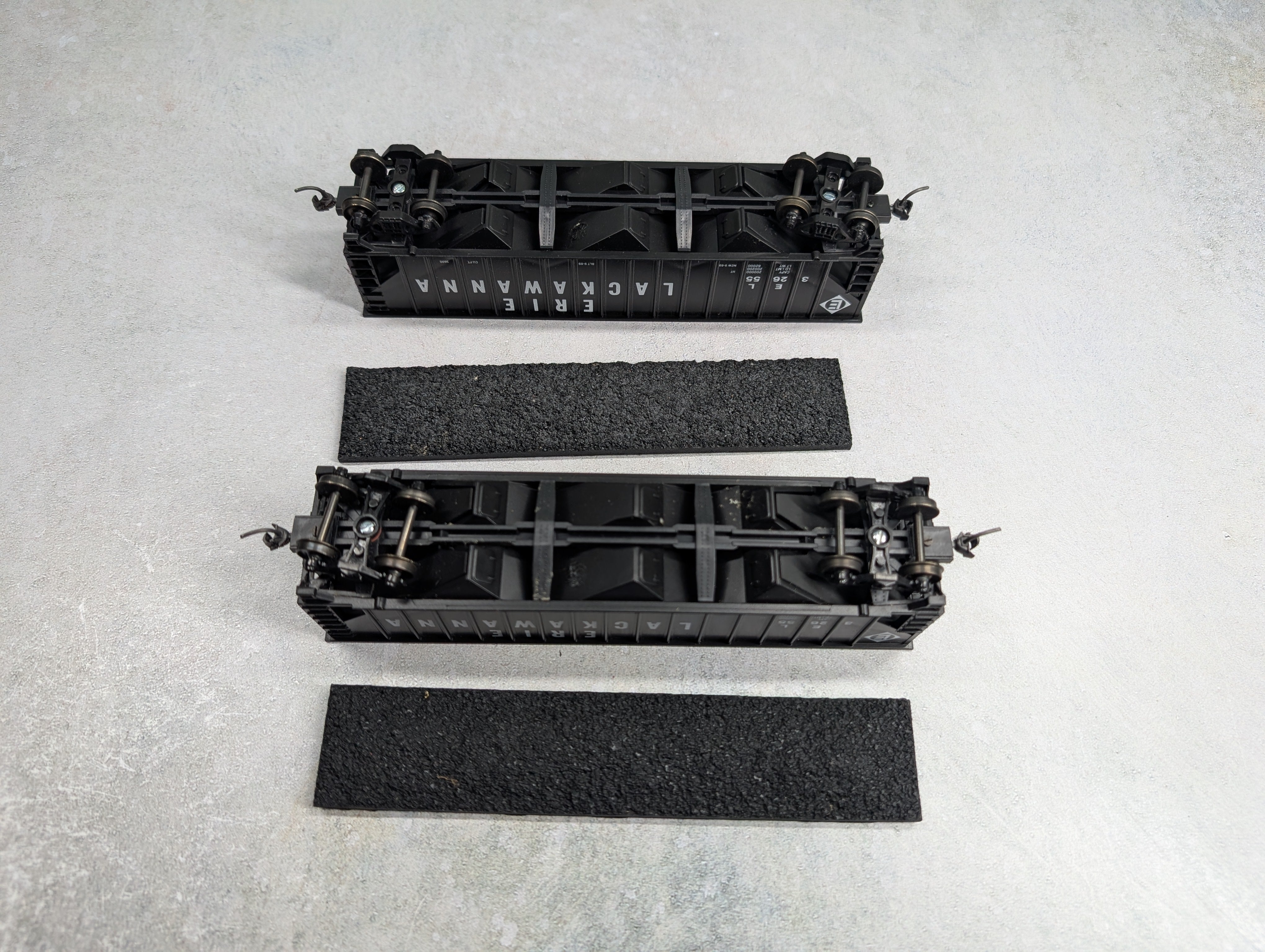 USED HO Scale 3 Bay Open Hoppers Erie Lackawanna EL #32655 w/ Coal Load (2 pcs)