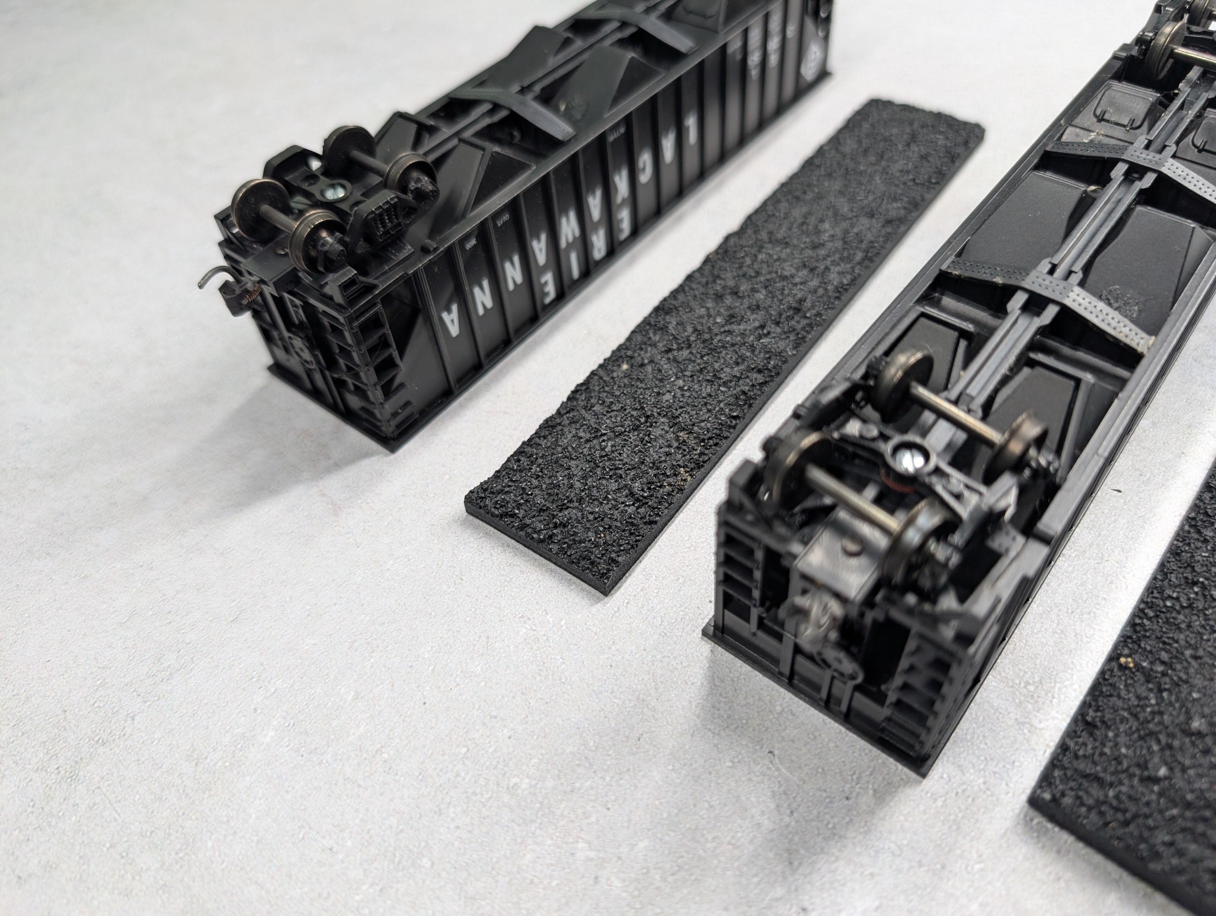 USED HO Scale 3 Bay Open Hoppers Erie Lackawanna EL #32655 w/ Coal Load (2 pcs)