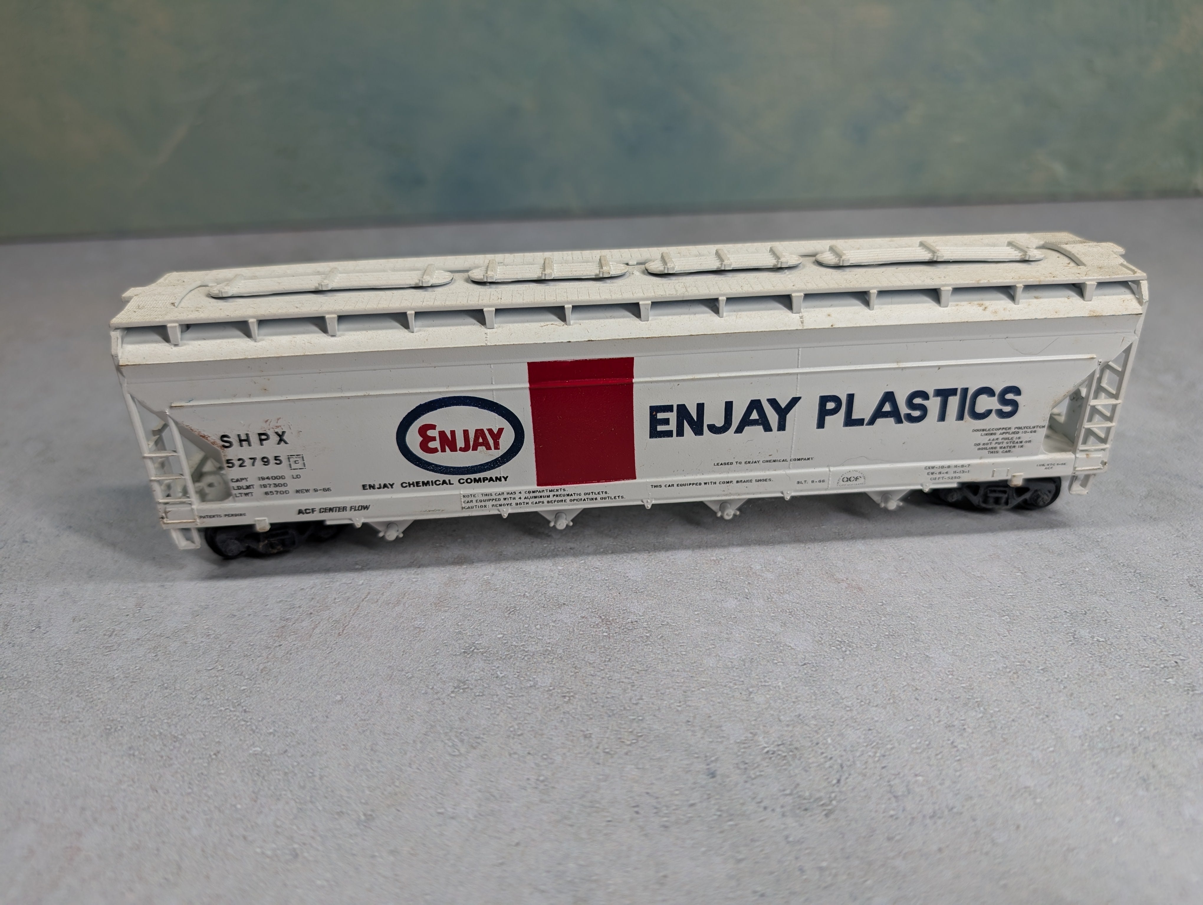 USED Athearn HO Scale Covered Hopper Enjay Plastics SHPX #52795