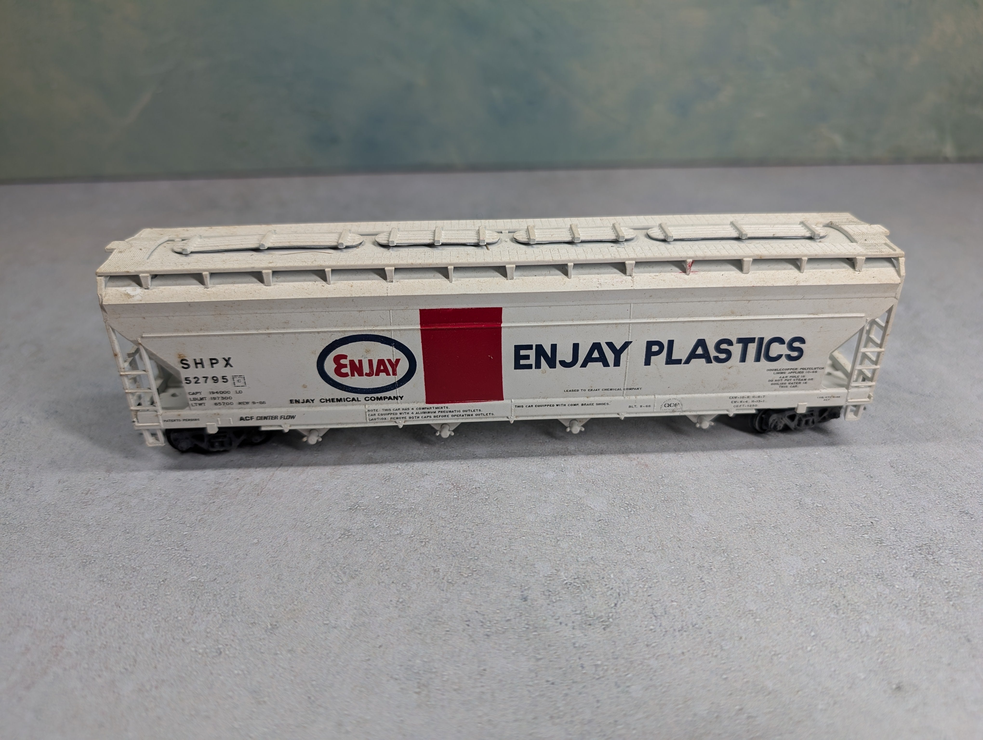 USED Athearn HO Scale Covered Hopper Enjay Plastics SHPX #52795