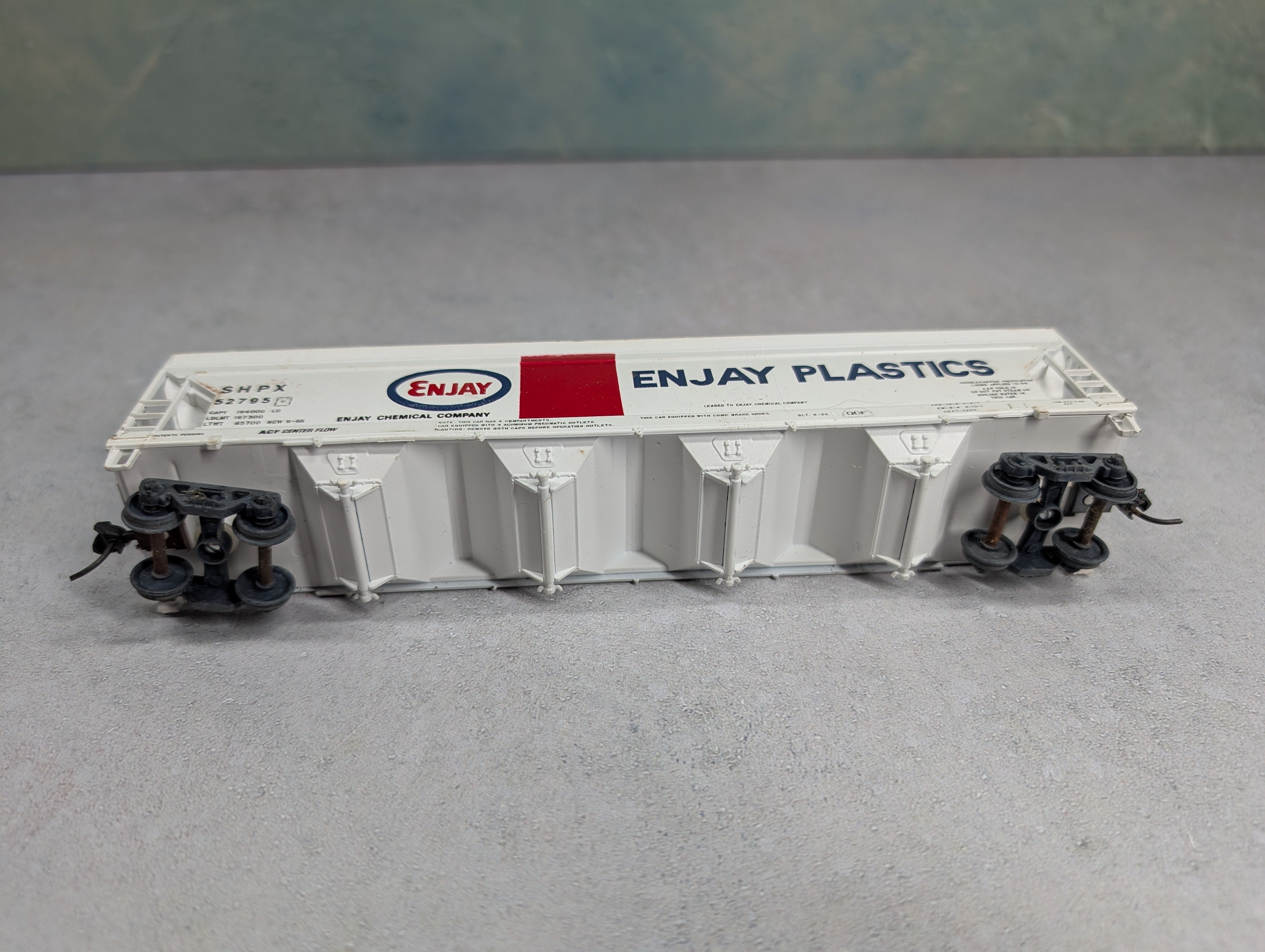 USED Athearn HO Scale Covered Hopper Enjay Plastics SHPX #52795