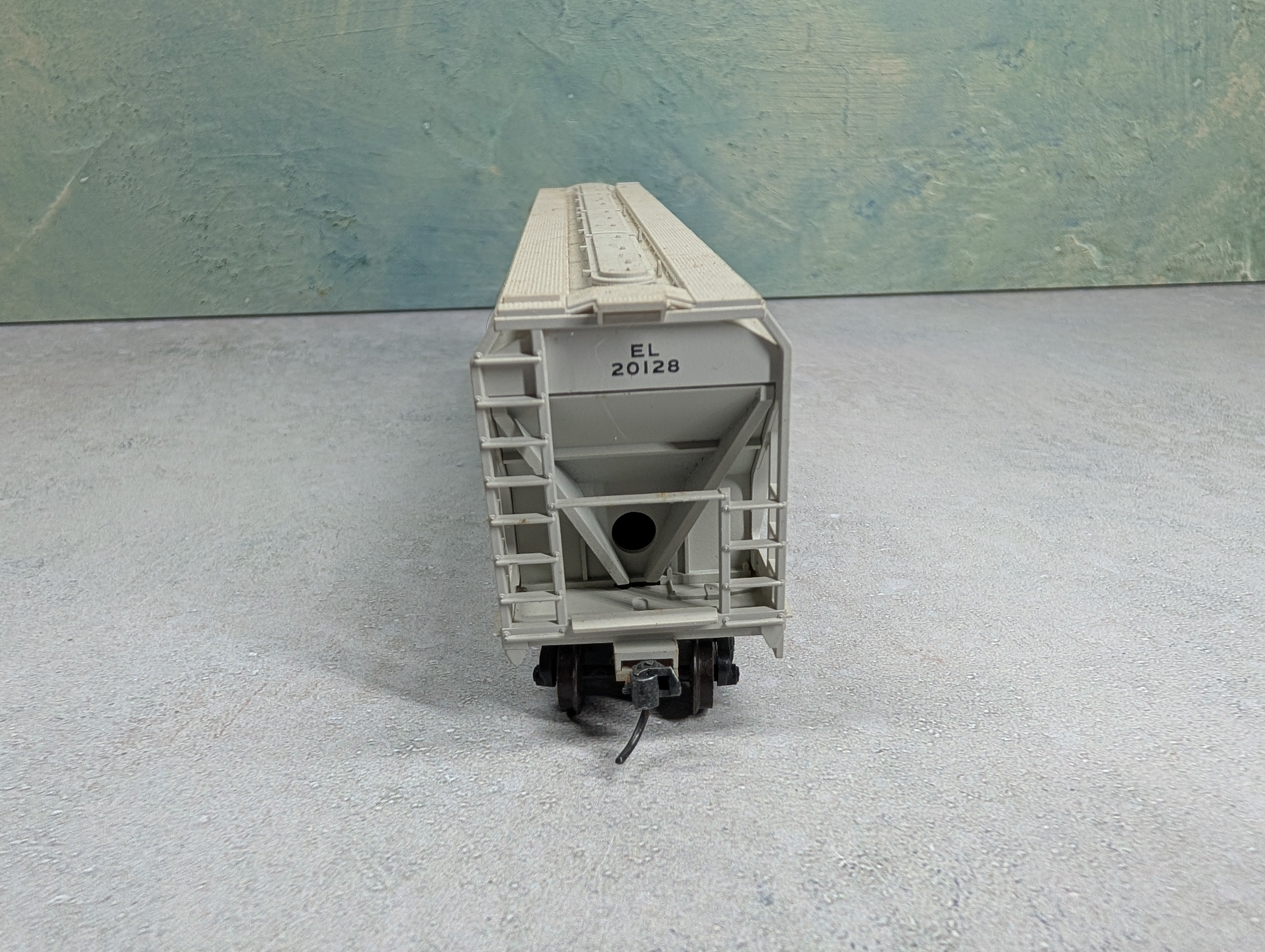 USED Accurail HO Scale Covered Hopper Erie Lackawanna EL #20128