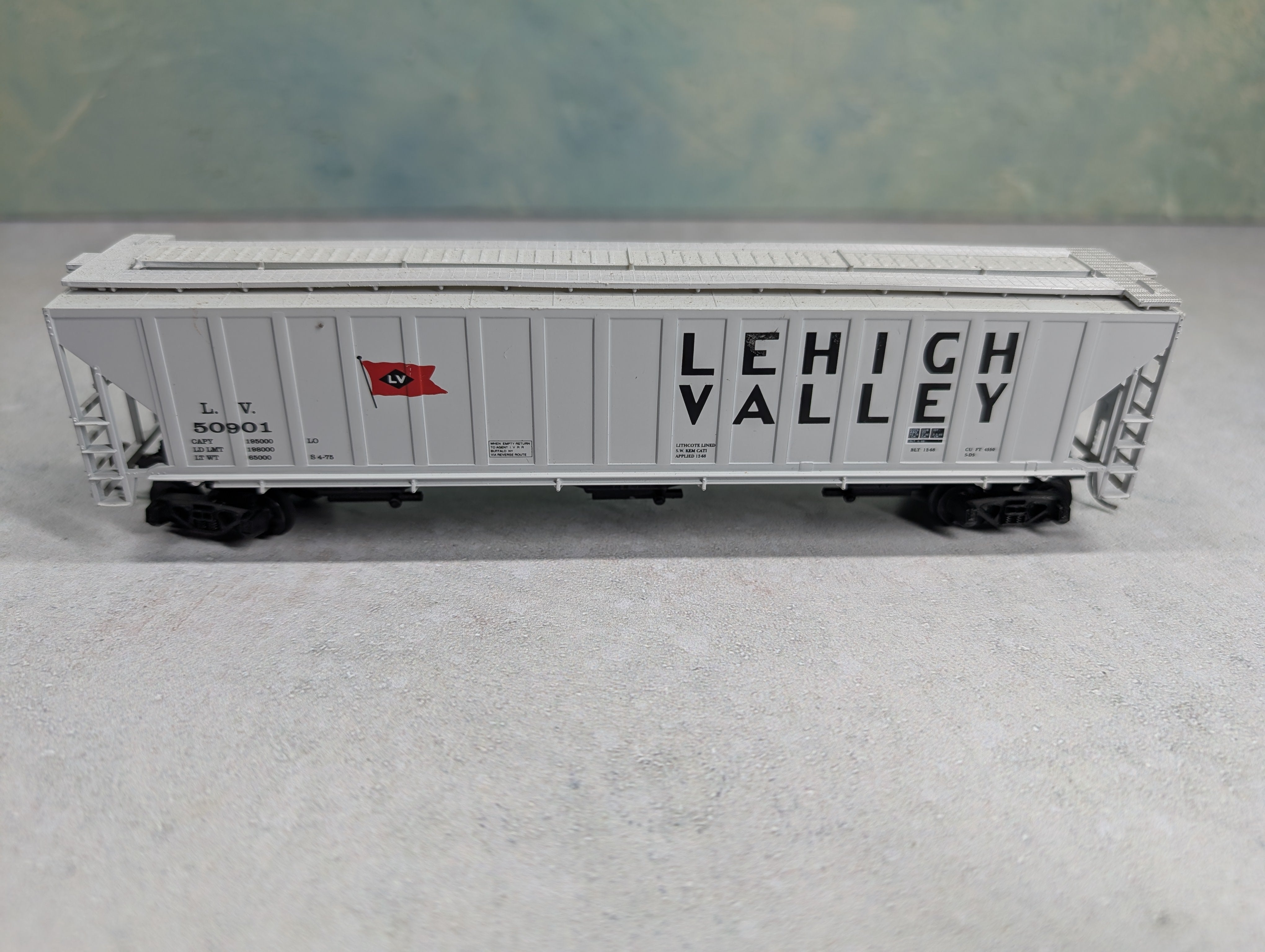 USED HO Scale Covered Hopper Lehigh Valley LV #50901