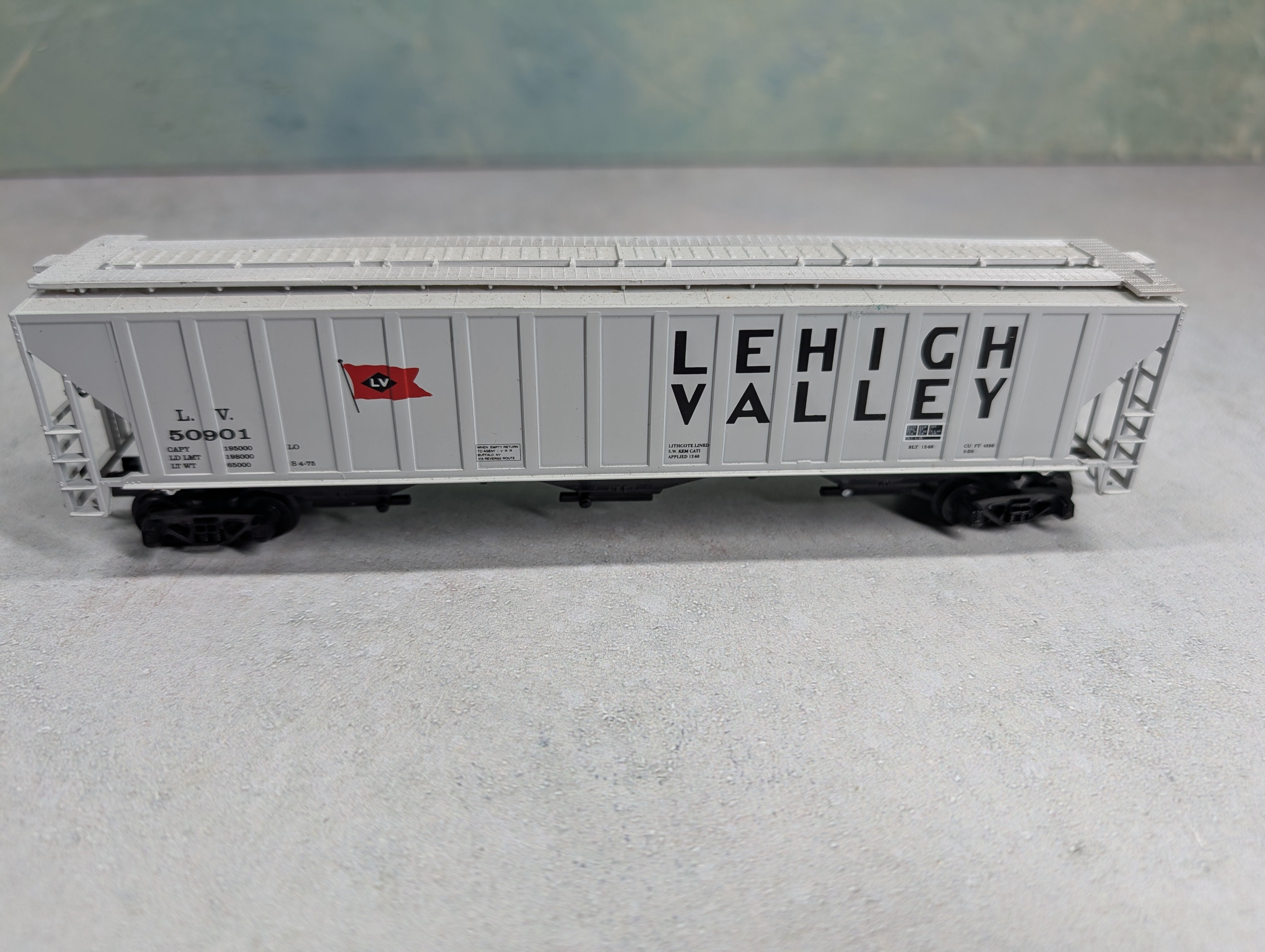 USED HO Scale Covered Hopper Lehigh Valley LV #50901