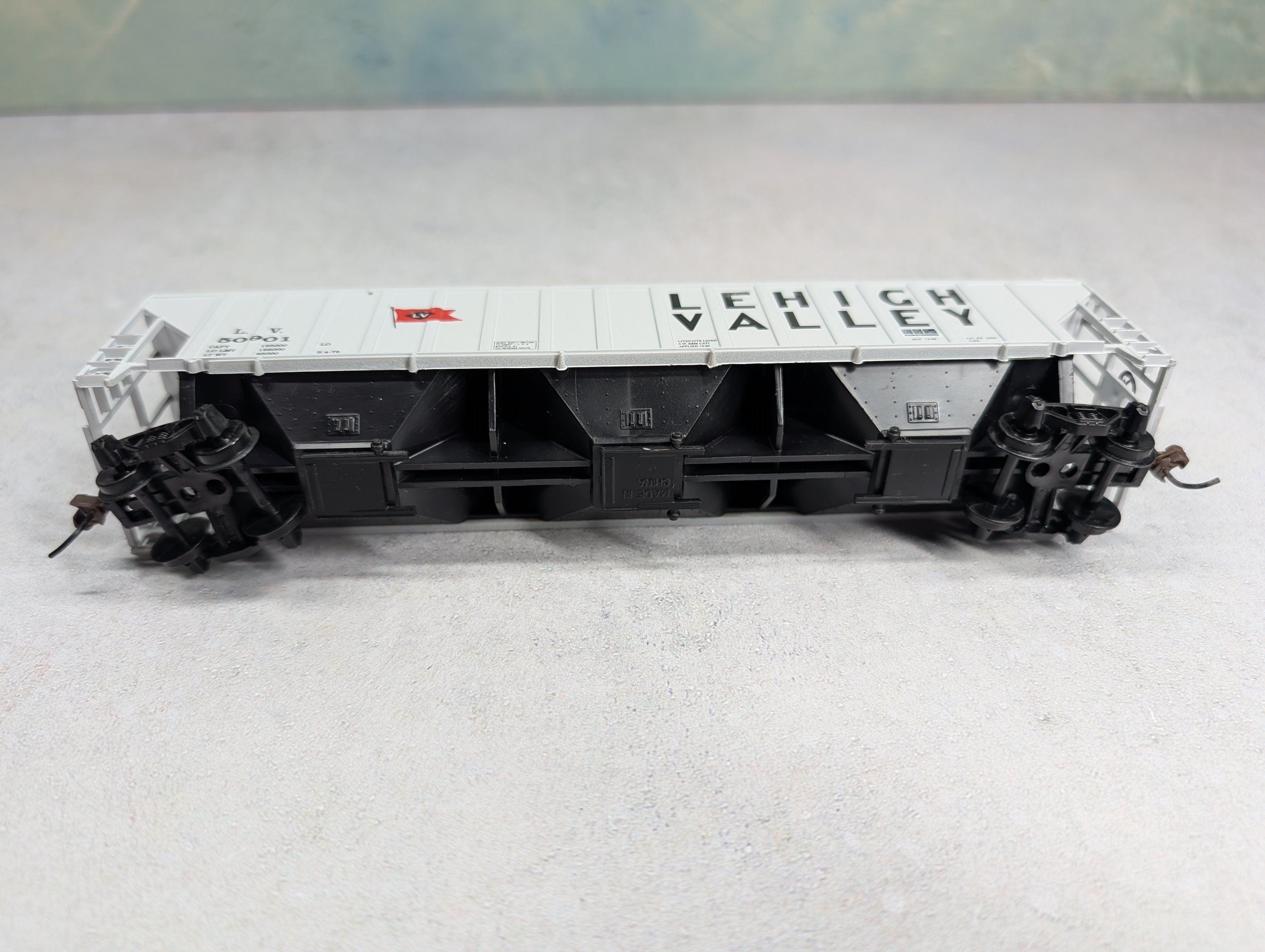 USED HO Scale Covered Hopper Lehigh Valley LV #50901