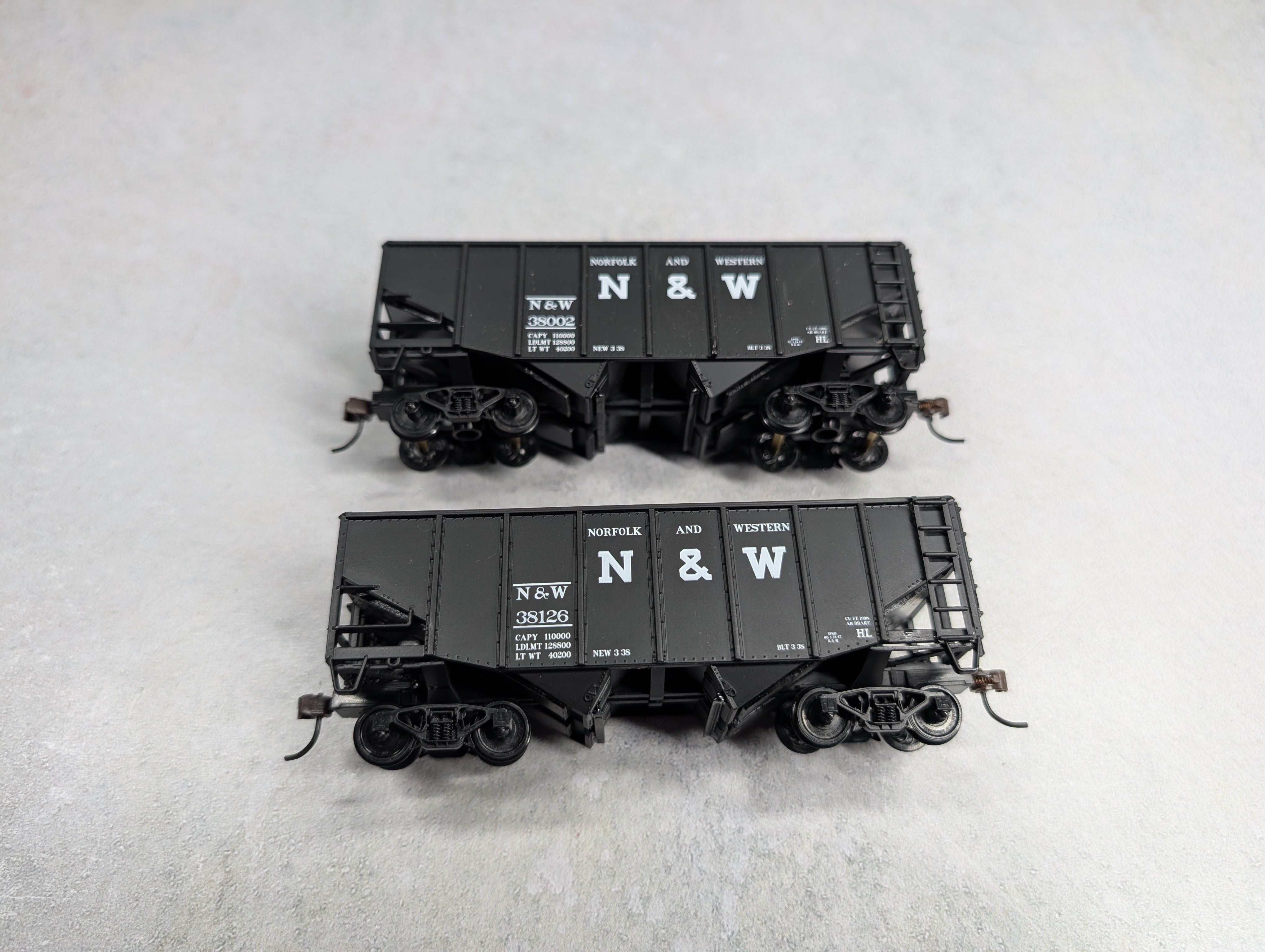 USED HO Scale 2 Bay Open Hoppers Norfolk & Western NW #38126, 38002 (2 pcs)