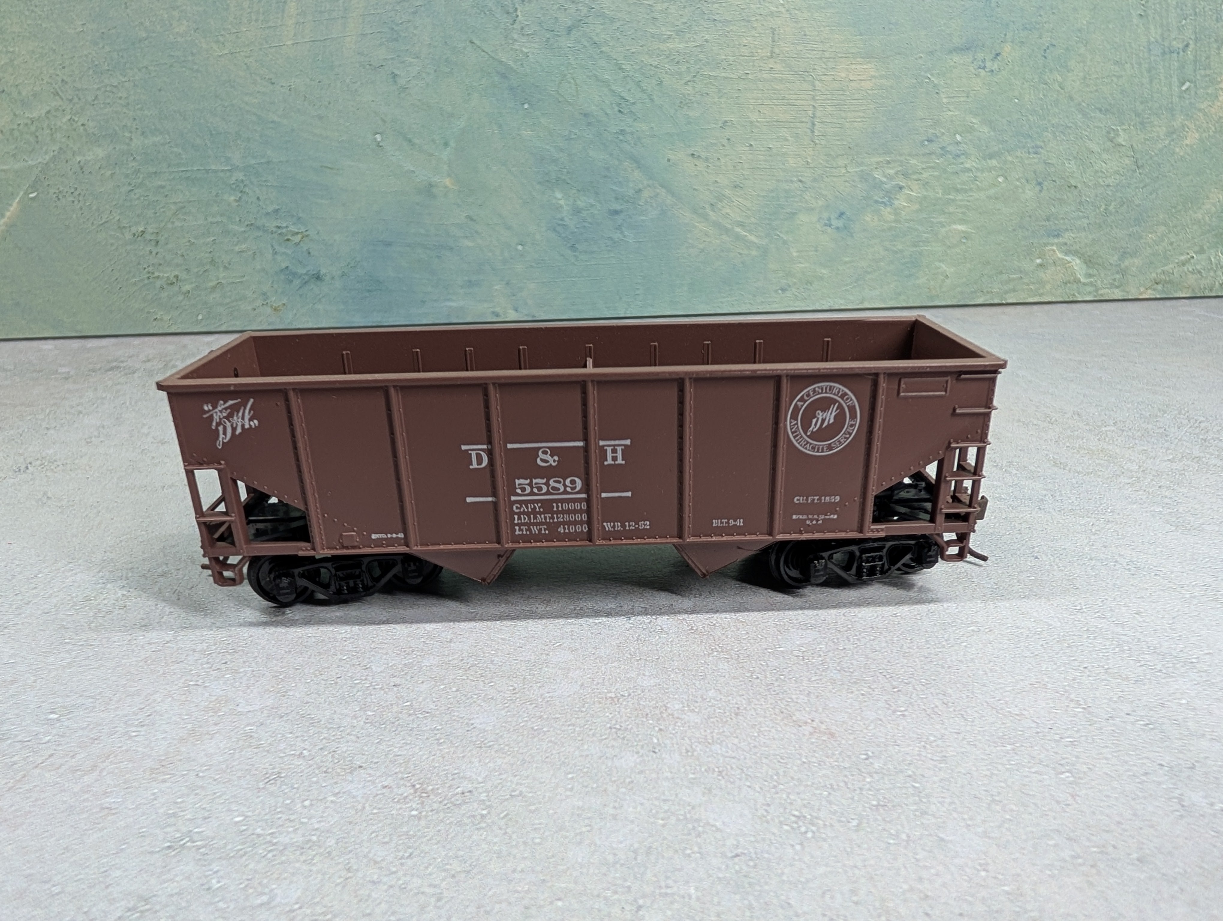 USED Athearn HO Scale 2 Bay Open Hopper Delaware and Hudson DH #5589