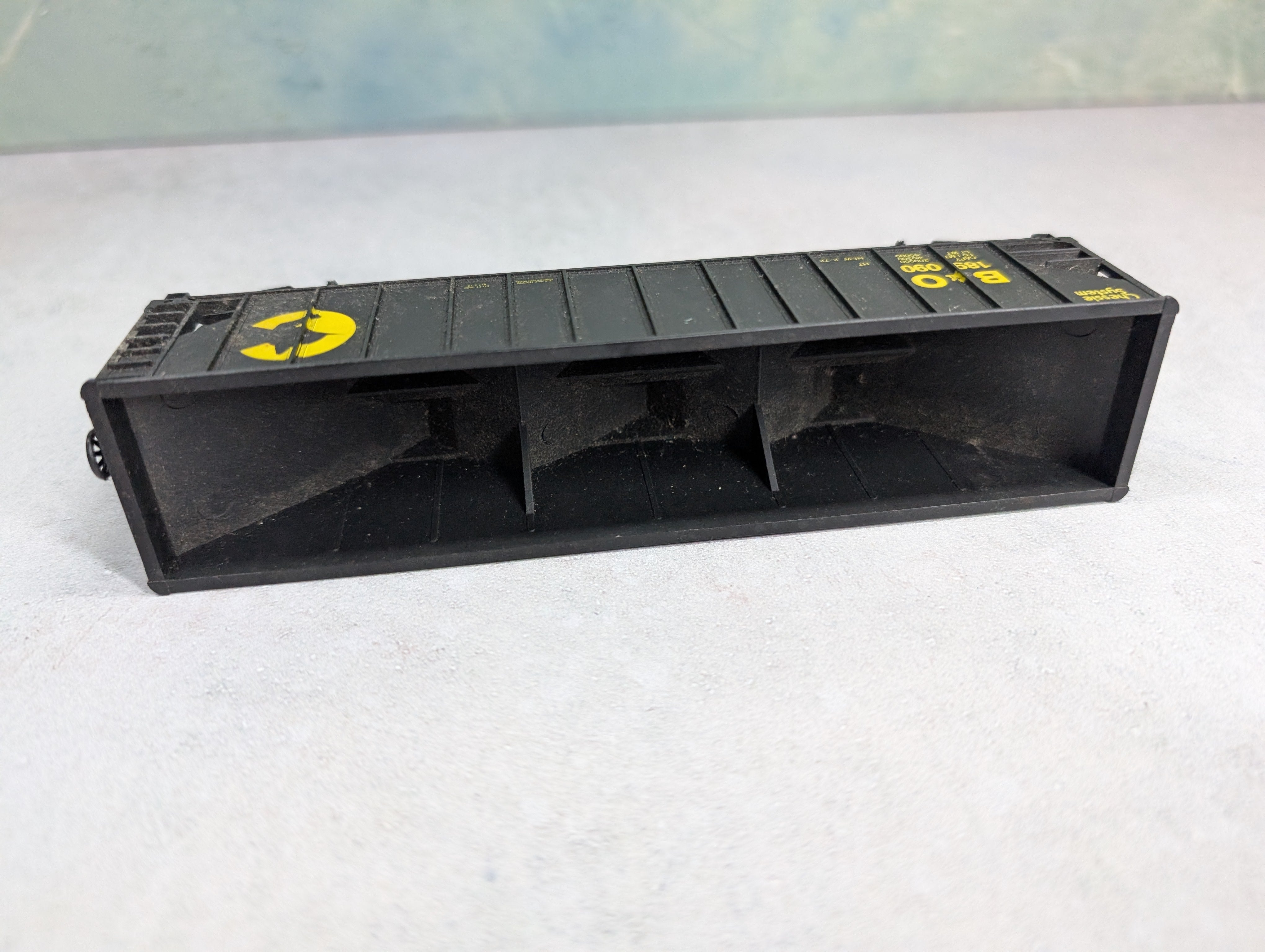 USED HO Scale 3 Bay Open Hopper Chessie System B&O #189090