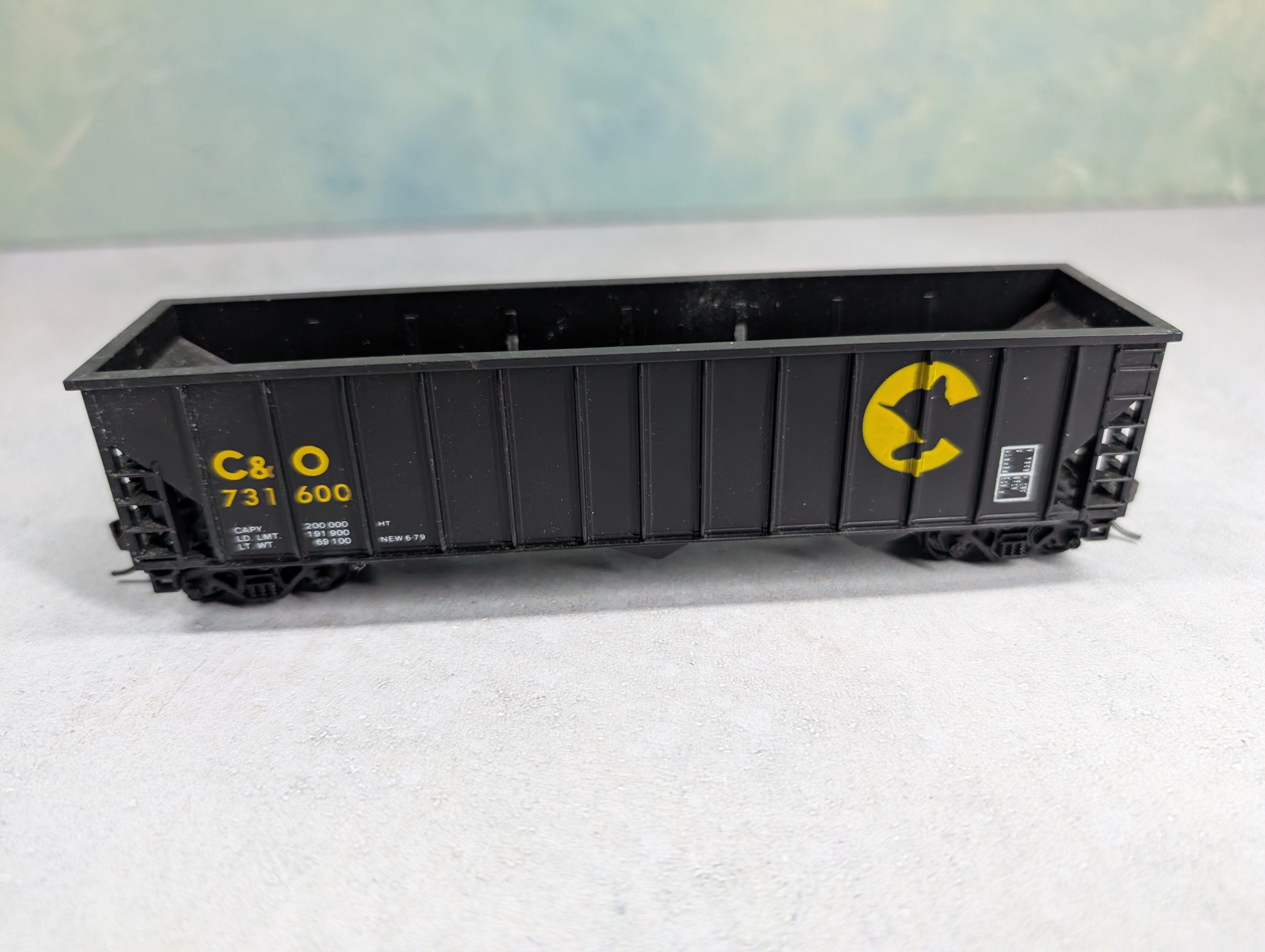 USED HO Scale 3 Bay Open Hopper Chessie System C&O #731600