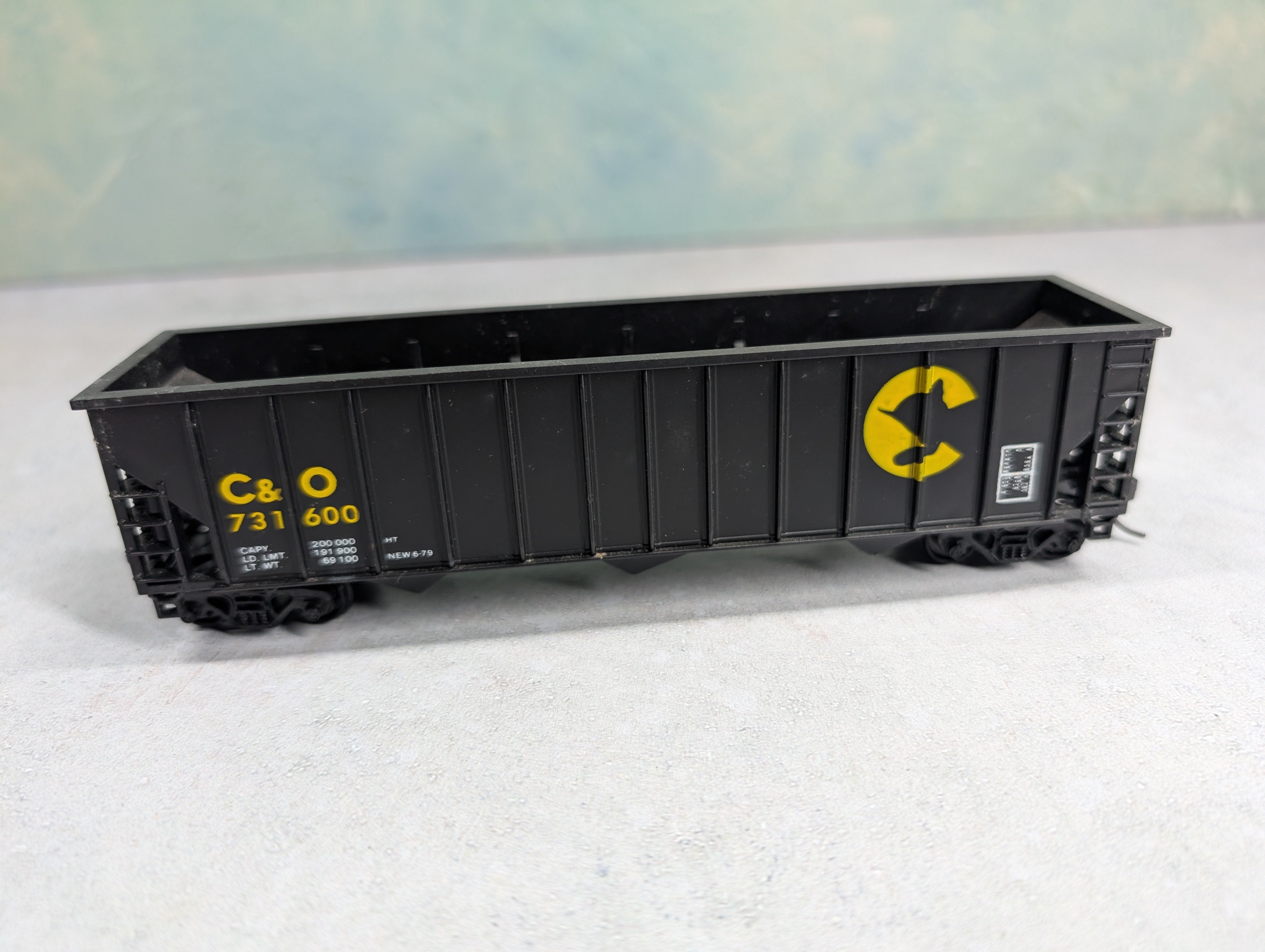 USED HO Scale 3 Bay Open Hopper Chessie System C&O #731600
