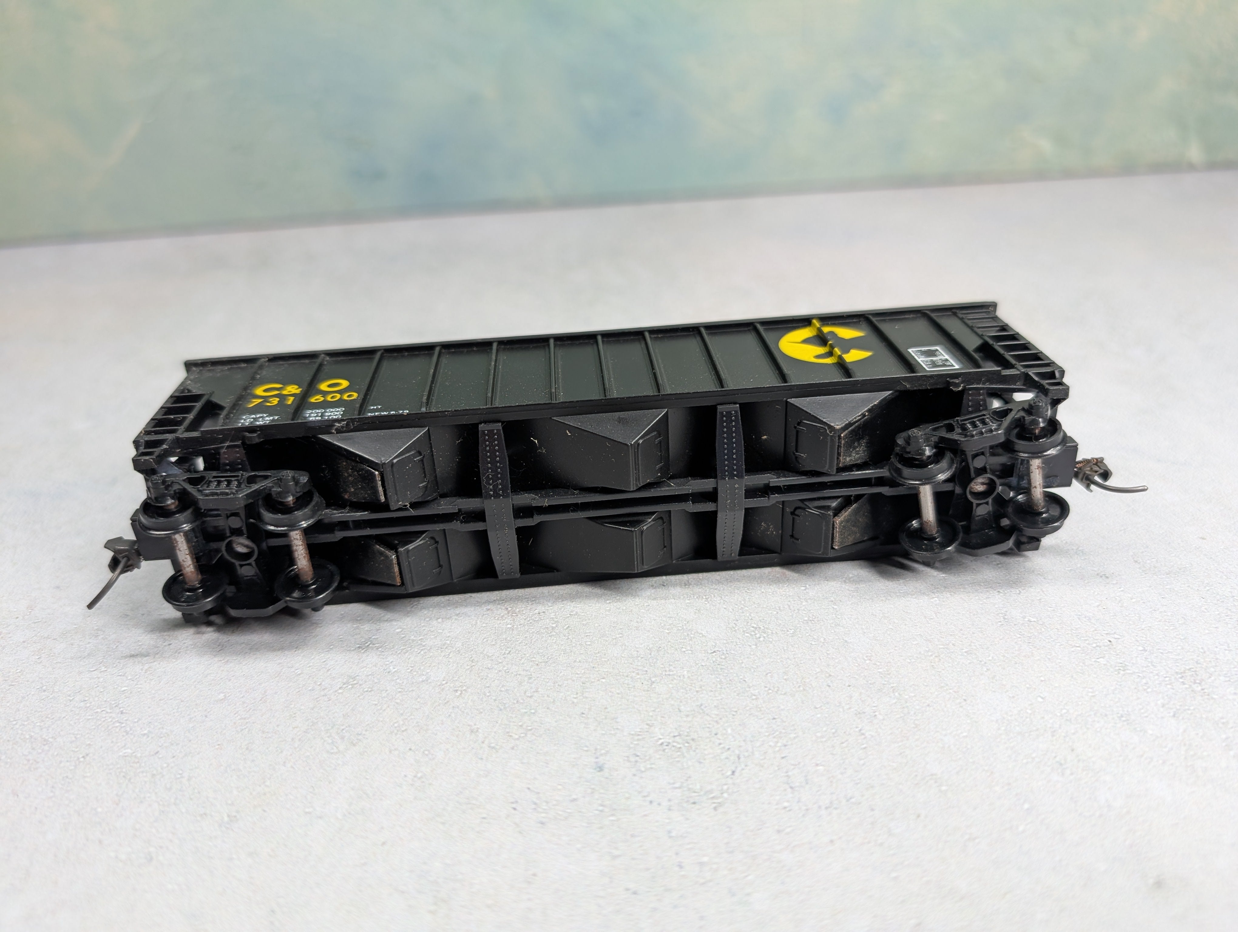USED HO Scale 3 Bay Open Hopper Chessie System C&O #731600