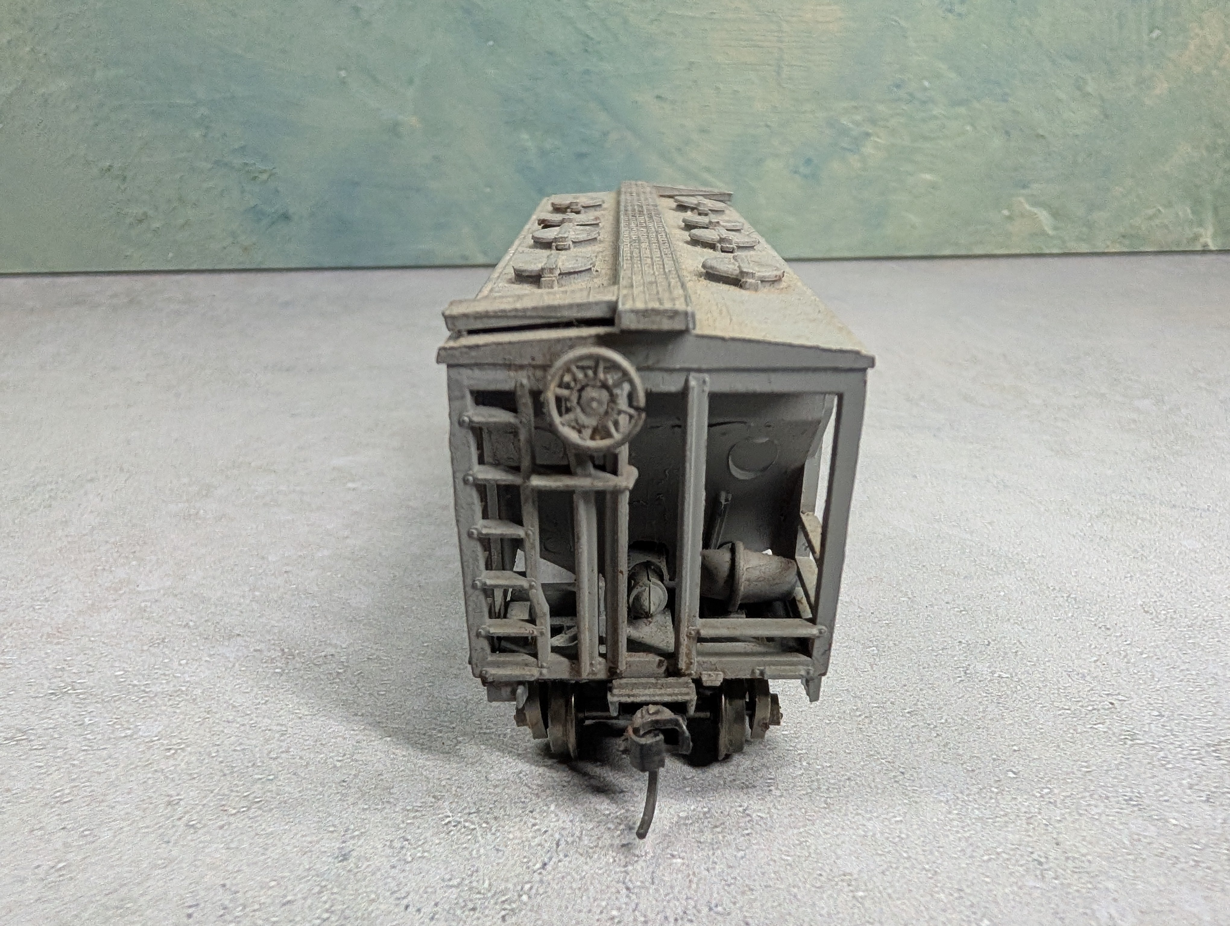 USED Roundhouse HO Scale 2 Bay Covered Hopper Lehigh New England LNE #18251 Decal