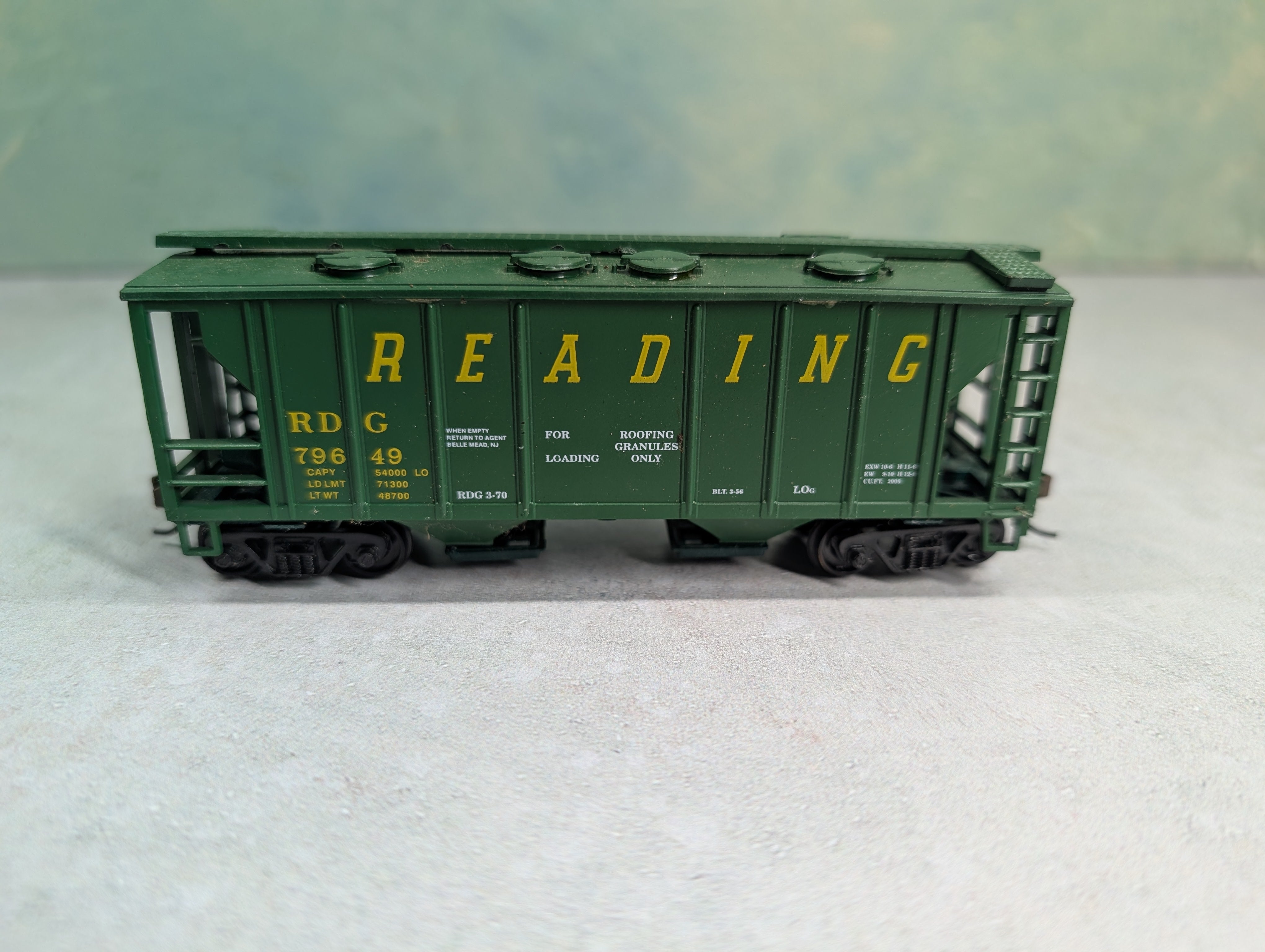 USED Roundhouse HO Scale 2 Bay Covered Hopper Reading RDG #79649