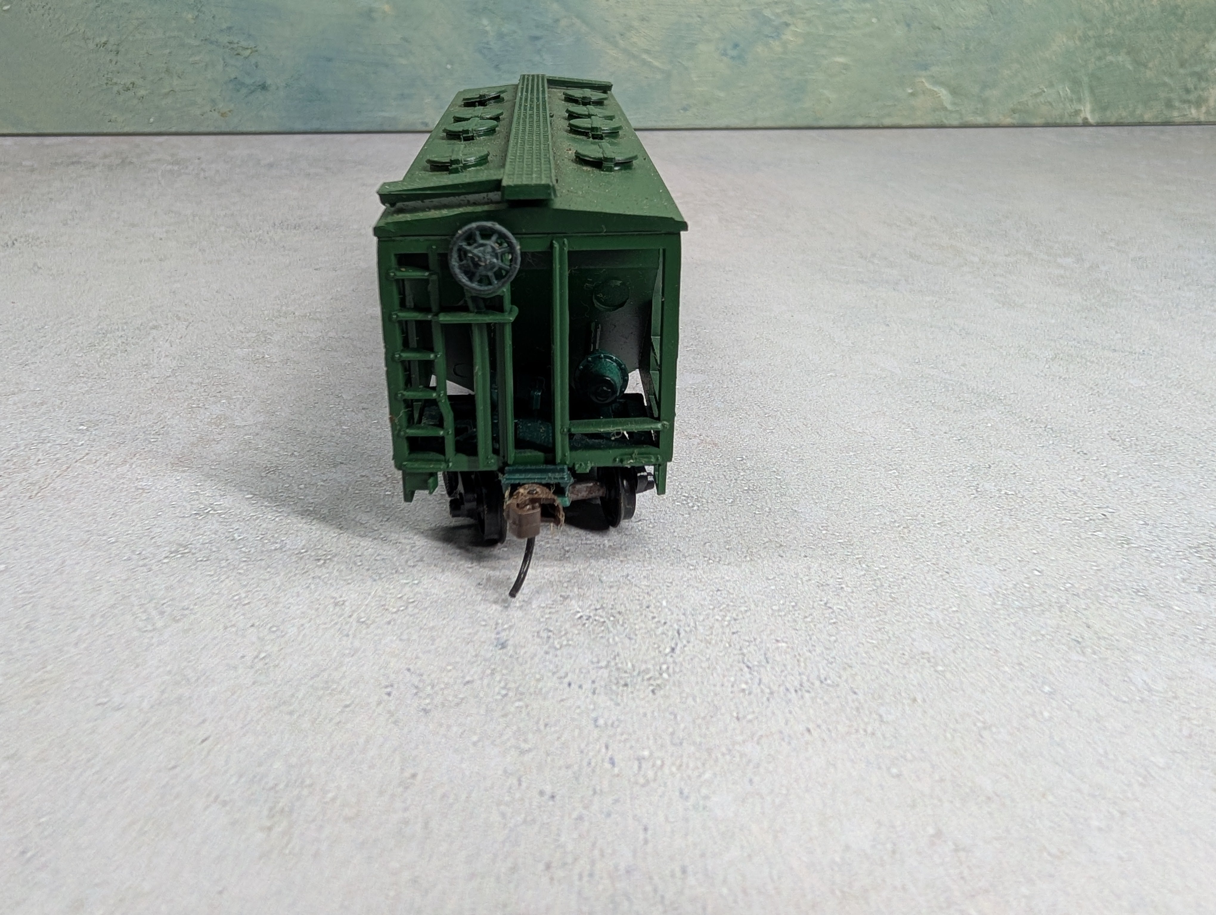 USED Roundhouse HO Scale 2 Bay Covered Hopper Reading RDG #79649