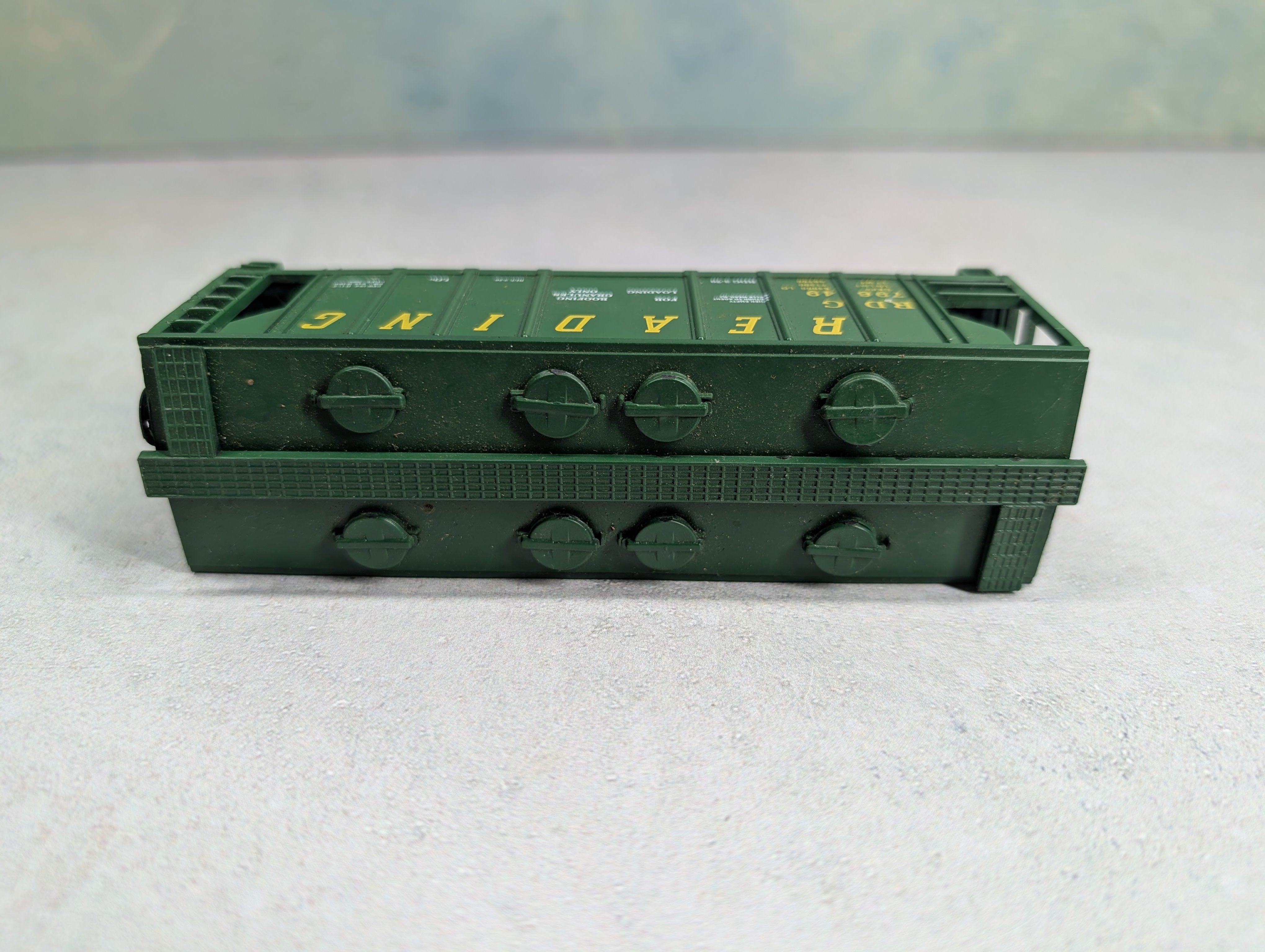 USED Roundhouse HO Scale 2 Bay Covered Hopper Reading RDG #79649