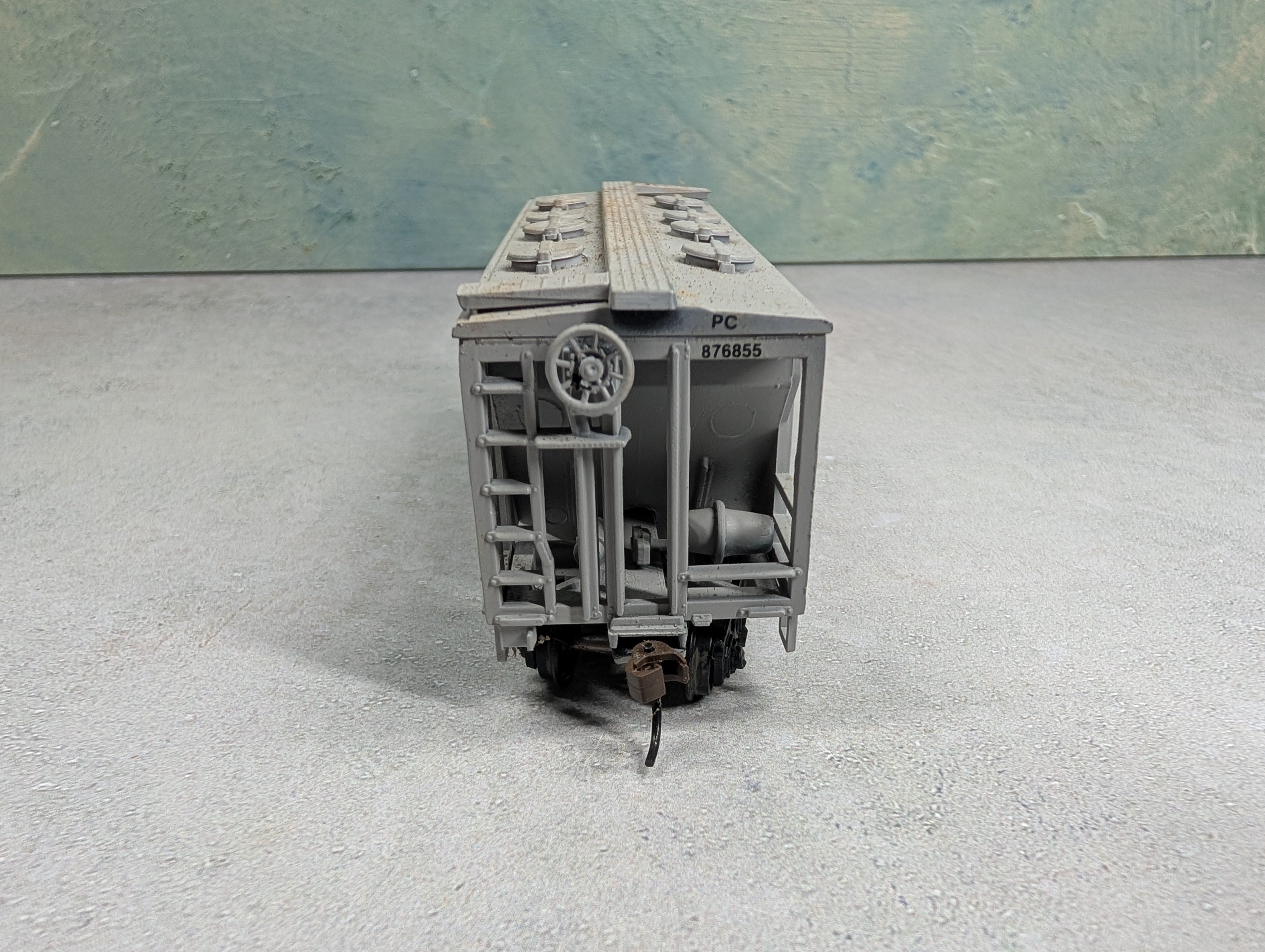 USED Roundhouse HO Scale 2 Bay Covered Hopper Penn Central PC #876855 Decal