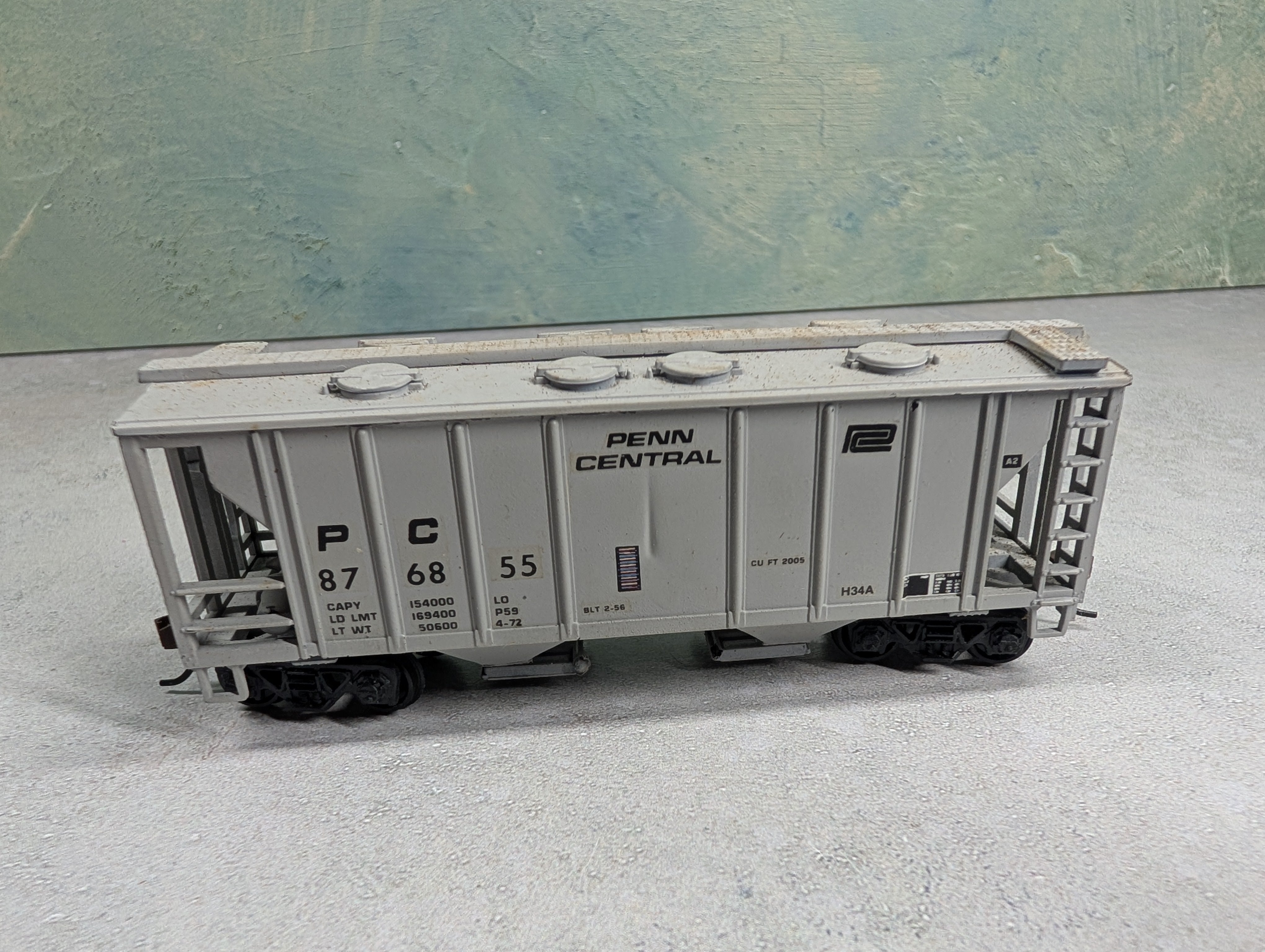 USED Roundhouse HO Scale 2 Bay Covered Hopper Penn Central PC #876855 Decal