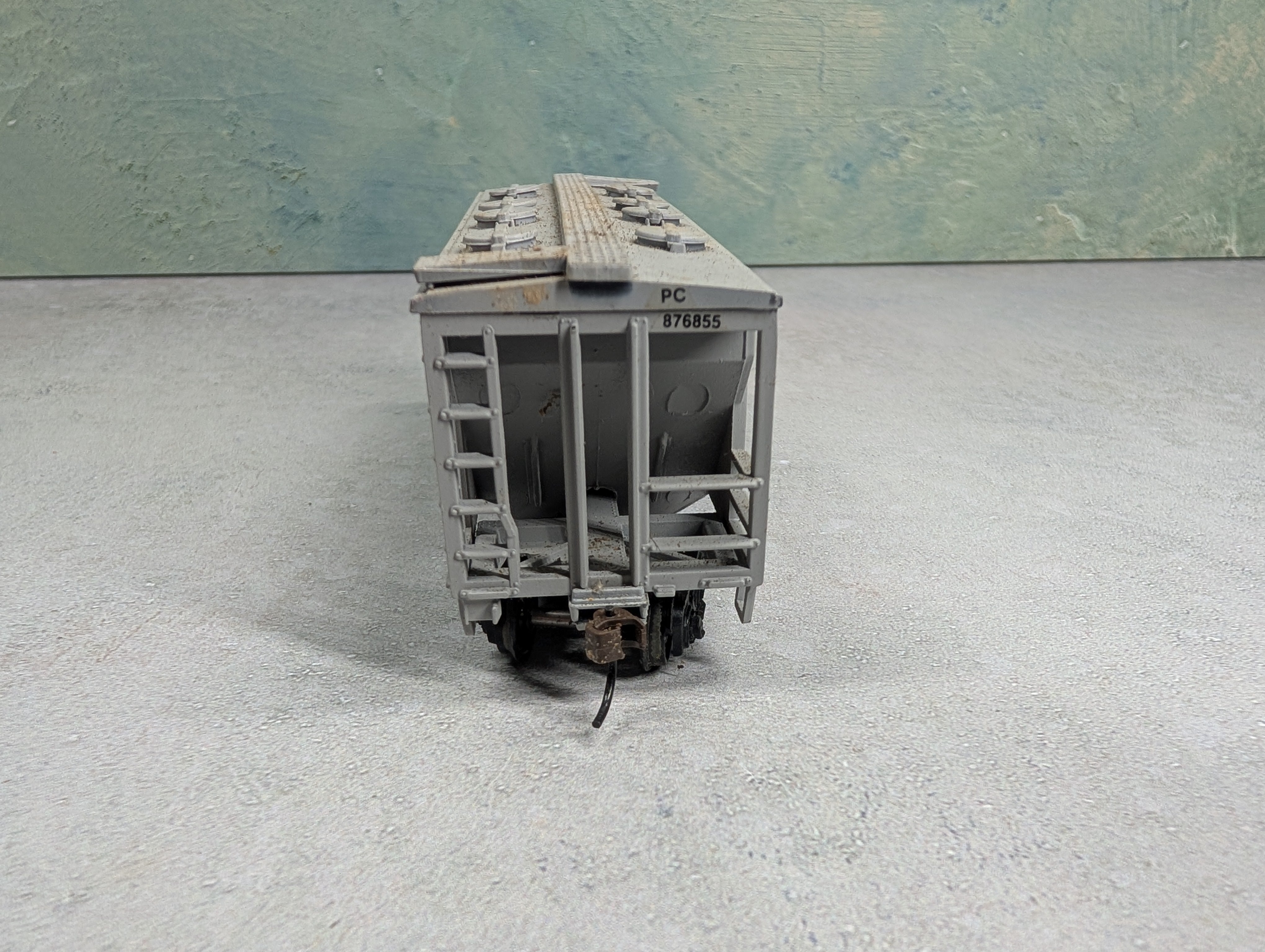 USED Roundhouse HO Scale 2 Bay Covered Hopper Penn Central PC #876855 Decal