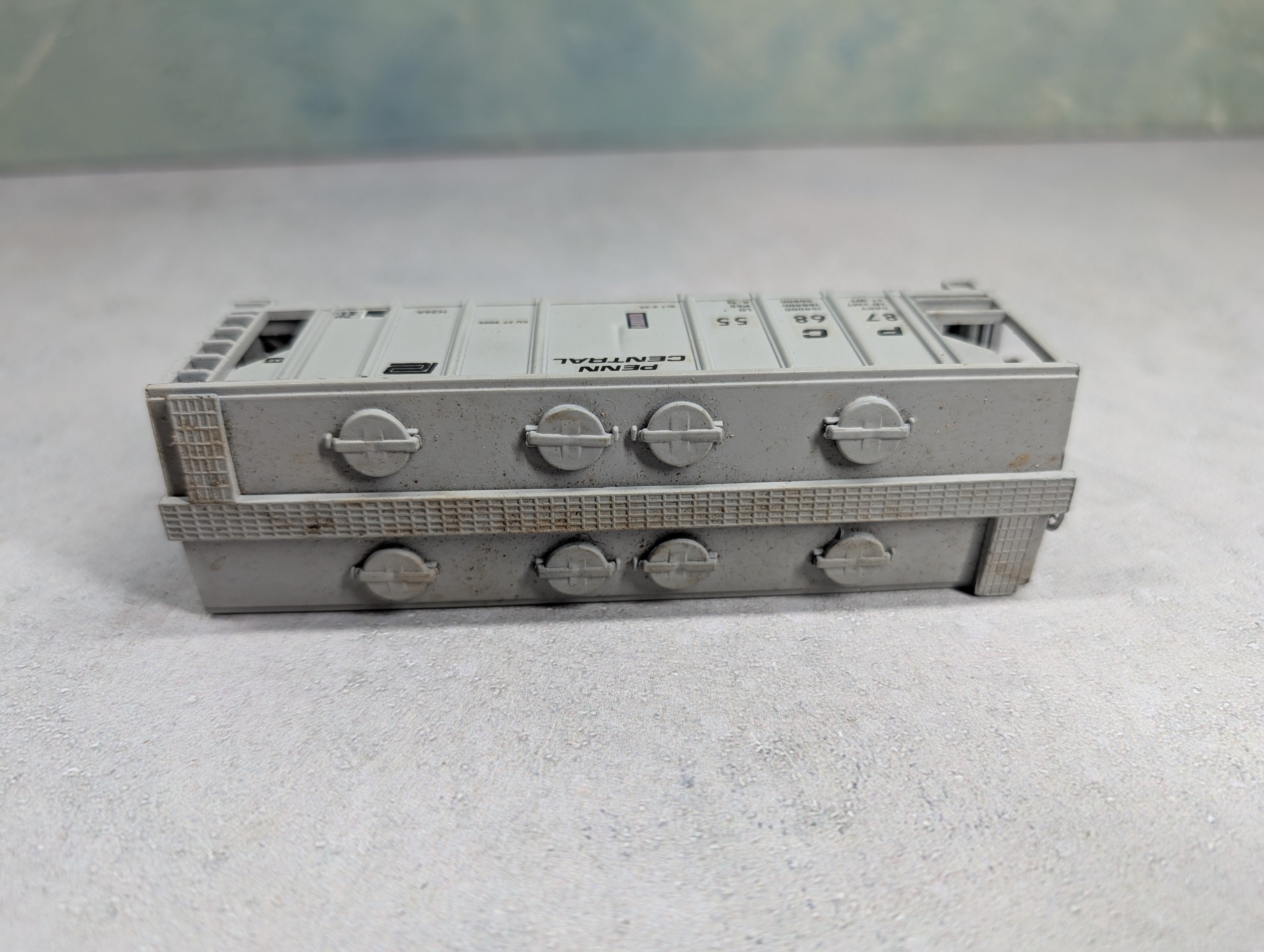 USED Roundhouse HO Scale 2 Bay Covered Hopper Penn Central PC #876855 Decal