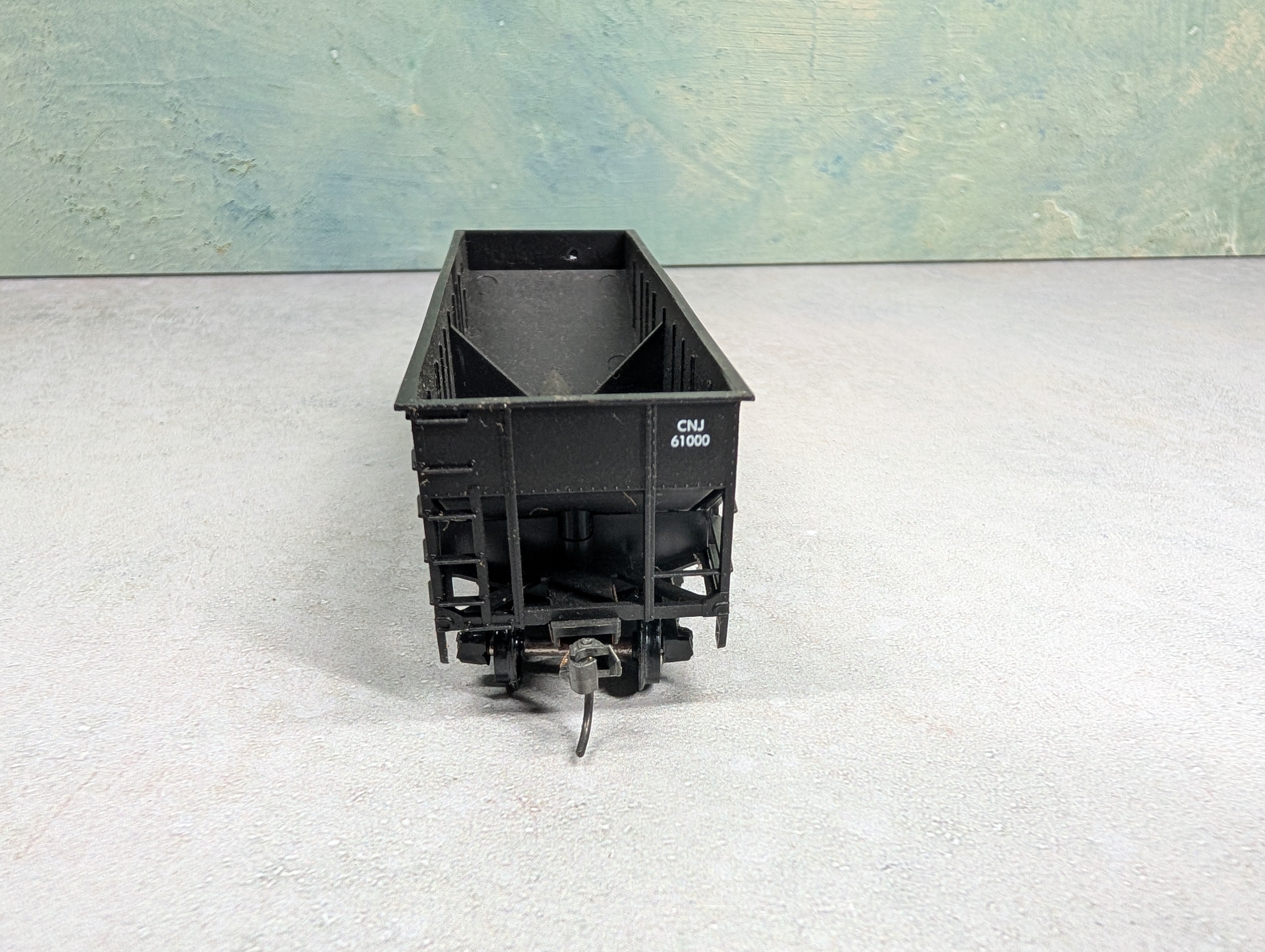 USED Athearn HO Scale 2 Bay Open Hopper Jersey Central Lines CNJ #61000