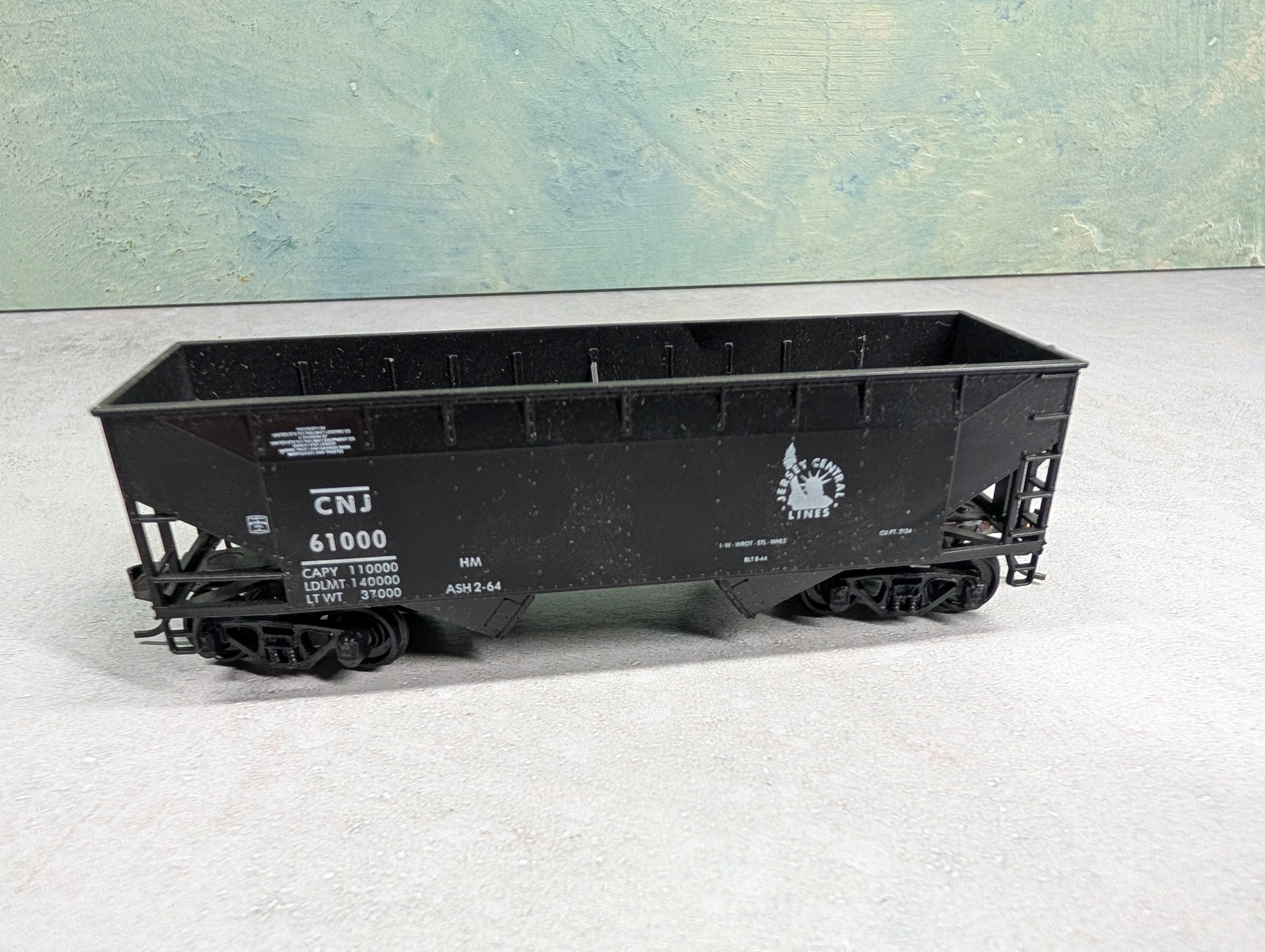 USED Athearn HO Scale 2 Bay Open Hopper Jersey Central Lines CNJ #61000