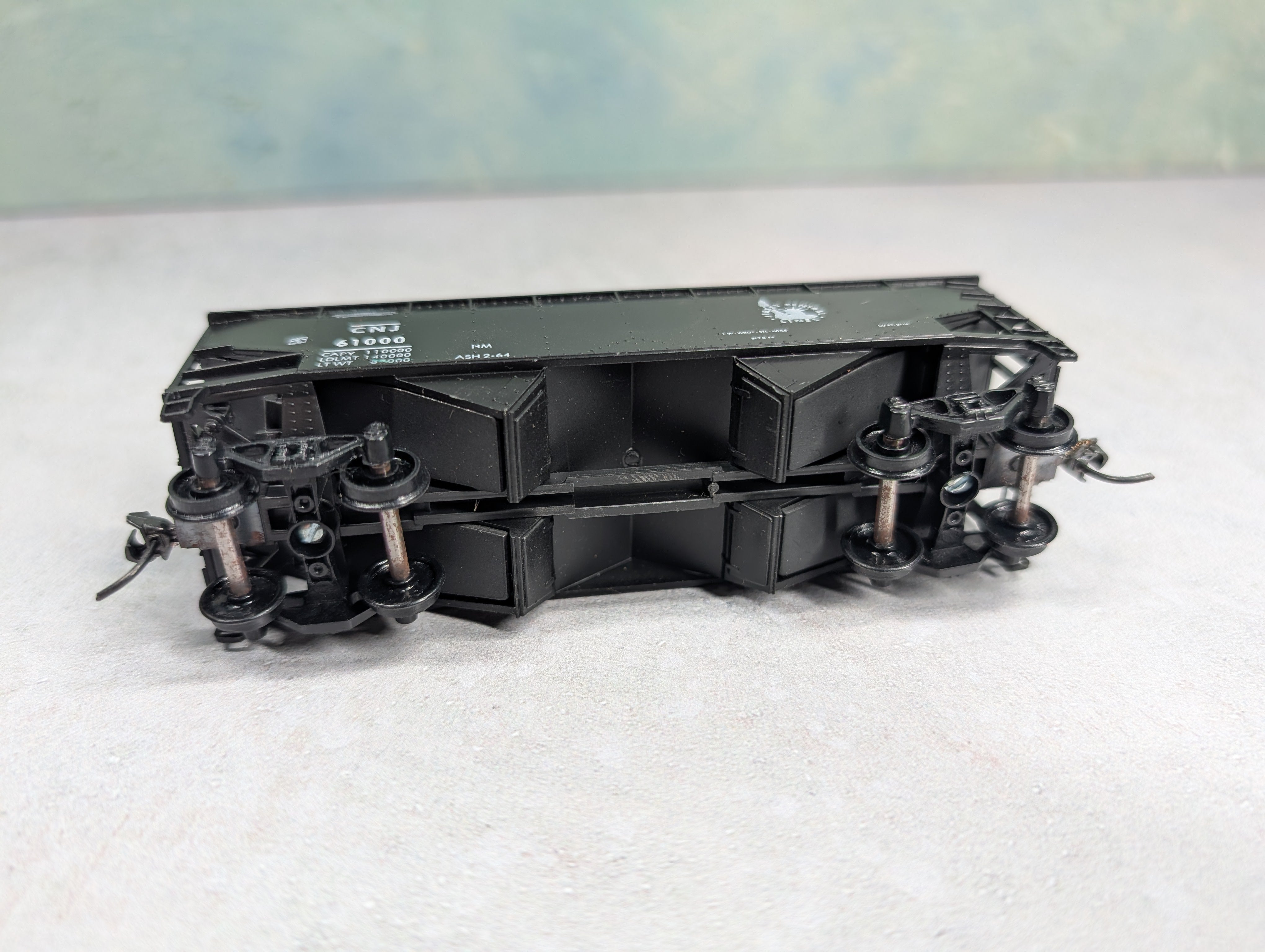 USED Athearn HO Scale 2 Bay Open Hopper Jersey Central Lines CNJ #61000