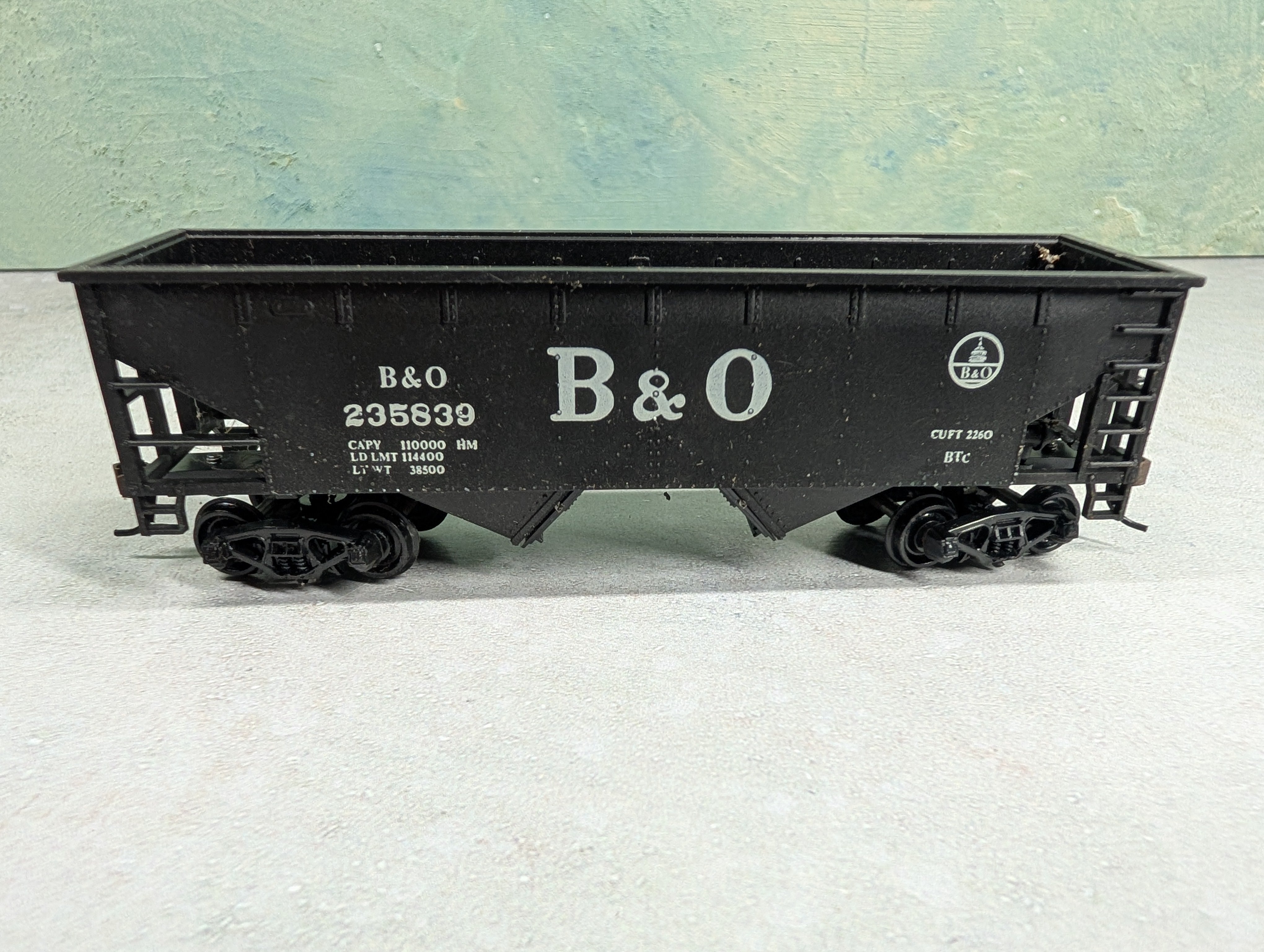 USED HO Scale 2 Bay Open Hopper Baltimore and Ohio B&O #235839