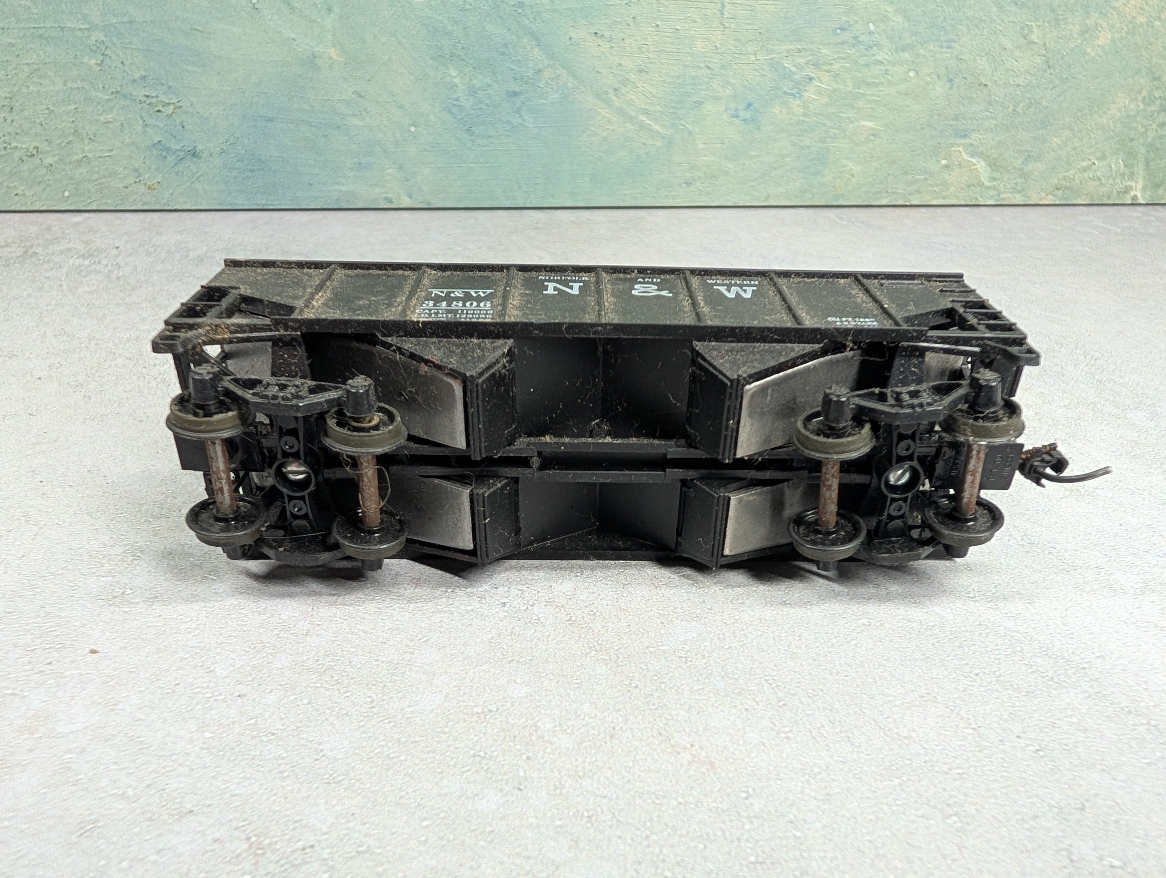 USED Athearn HO Scale 2 Bay Open Hopper Norfolk & Western NW #34806