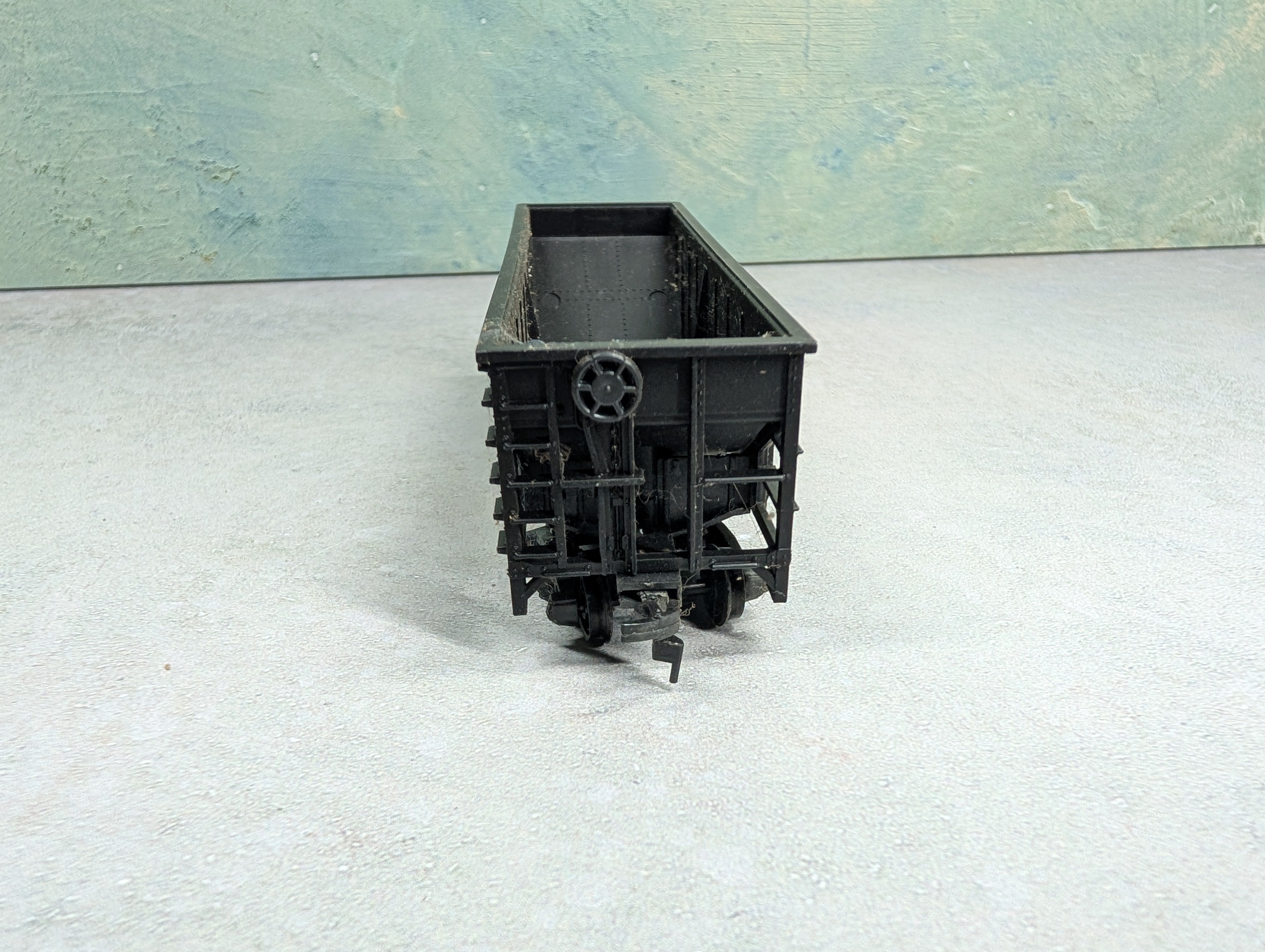 USED HO Scale 2 Bay Open Hopper Norfolk & Western NW #83945