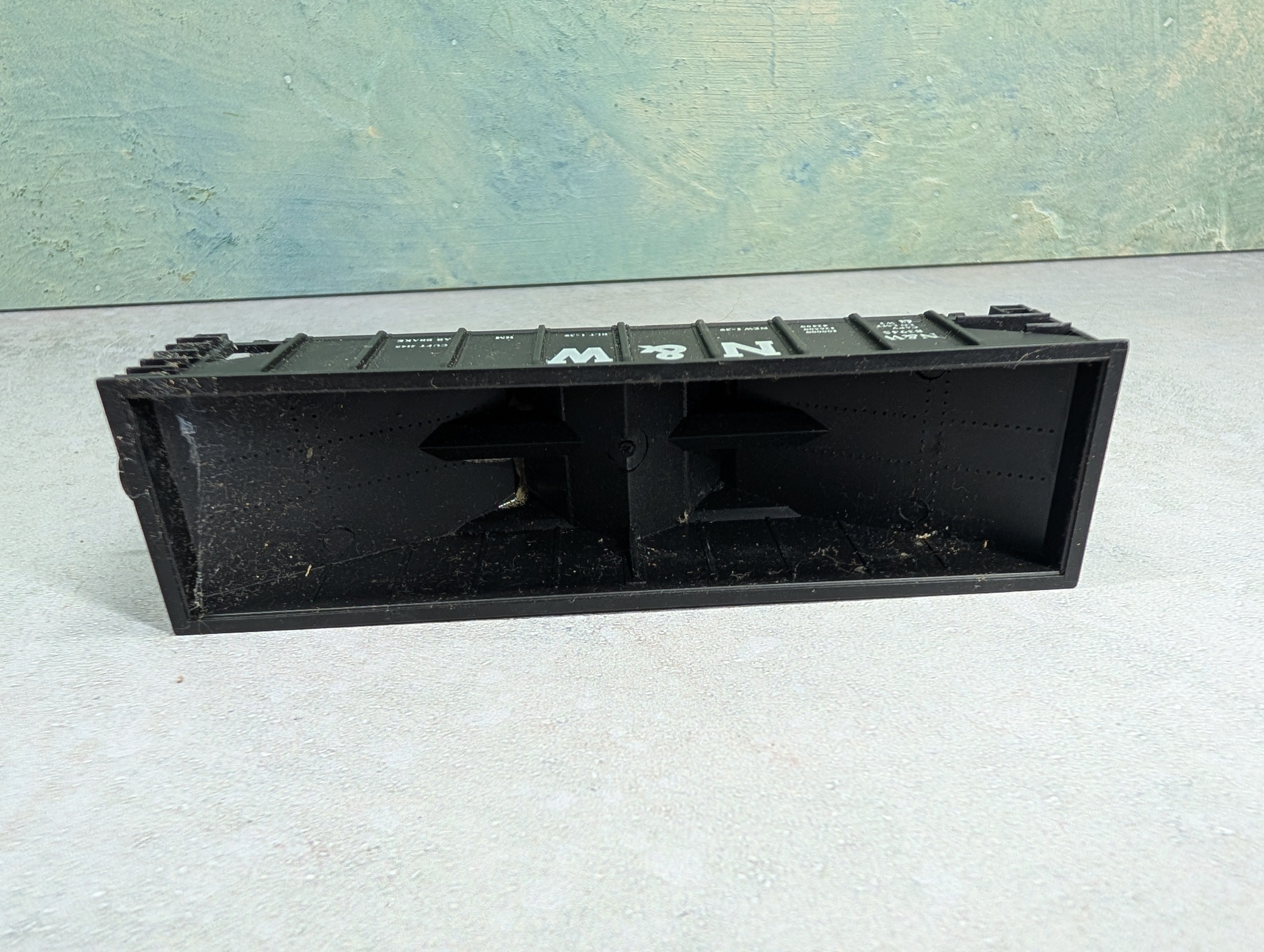 USED HO Scale 2 Bay Open Hopper Norfolk & Western NW #83945